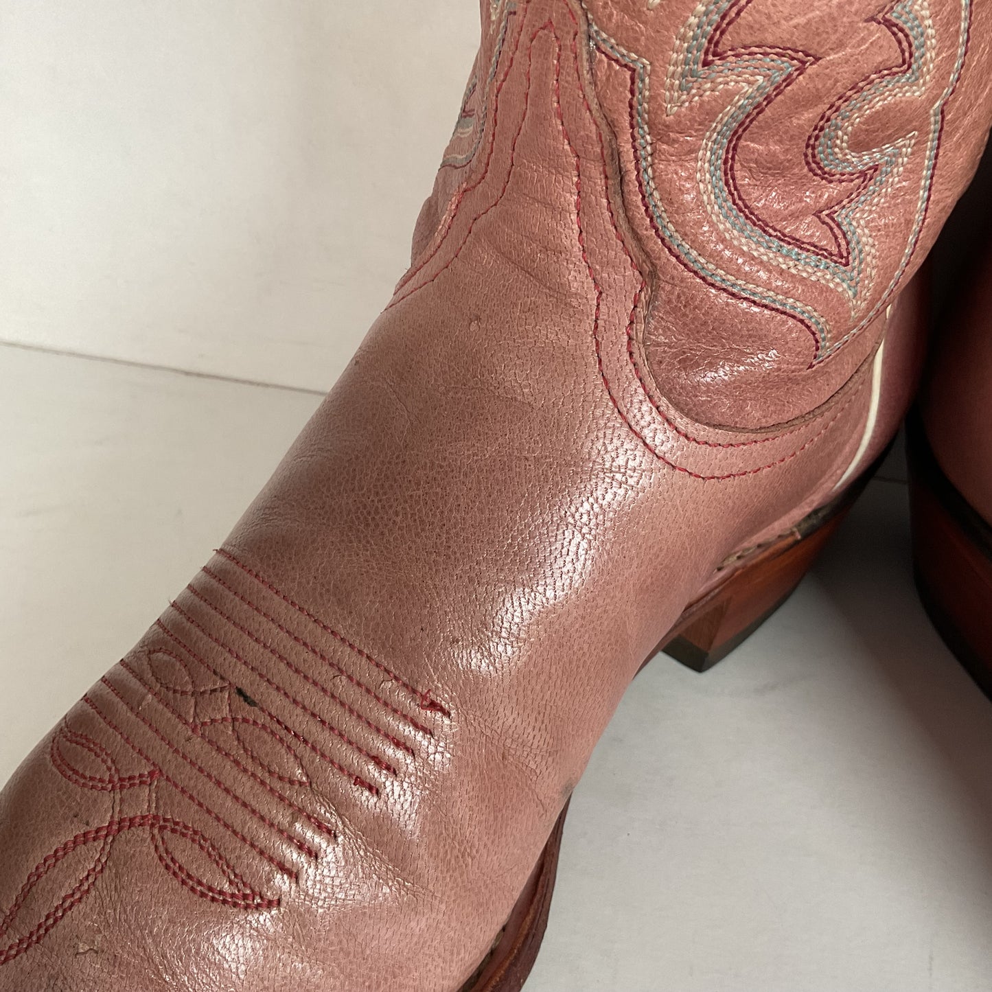 Tony Lama Dusty Pink Cowgirl Boots 7.5 B Distressed