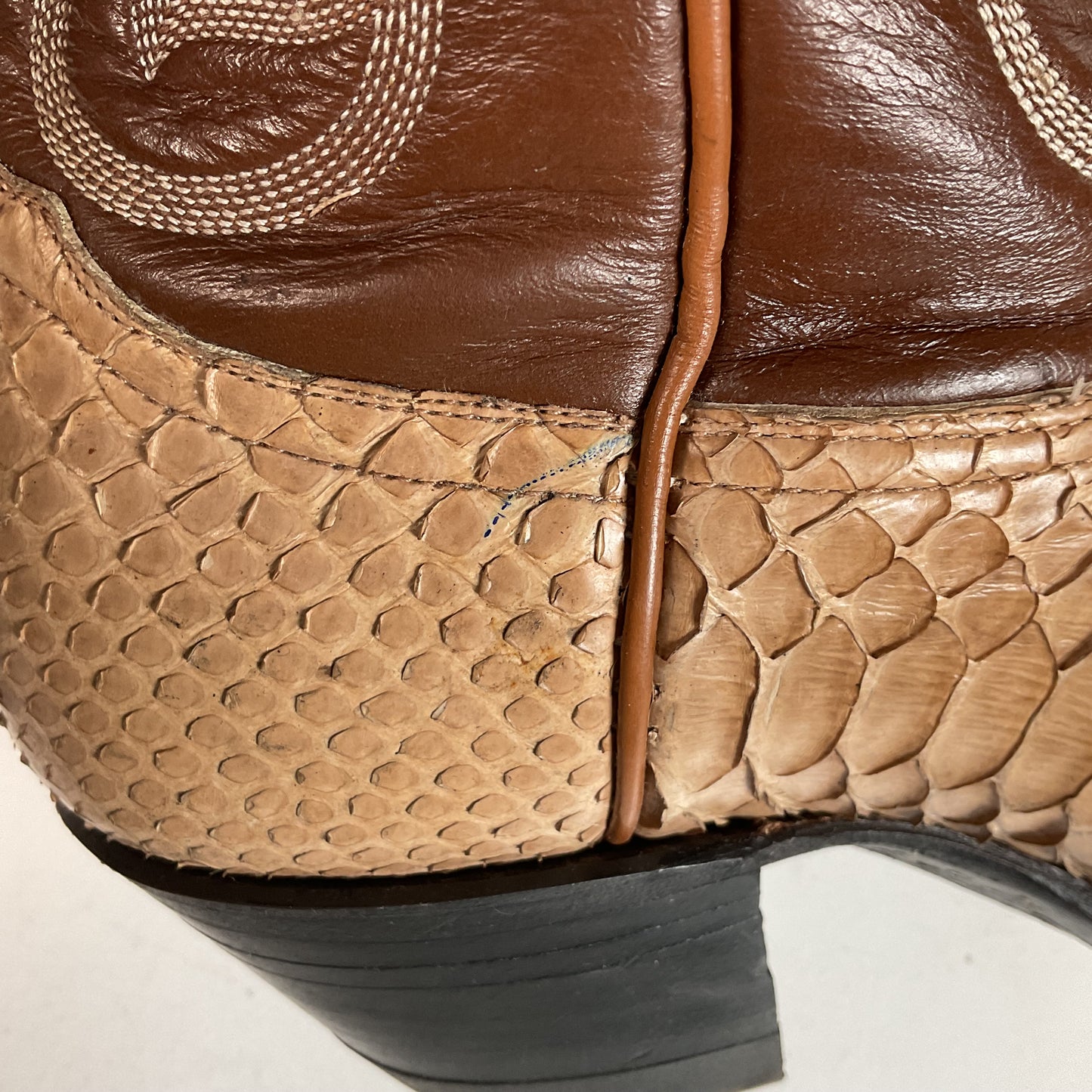 Tony Lama Snakeskin Cowboy Boots | Gold Label | Men’s 7.5 C | Women’s 8.5
