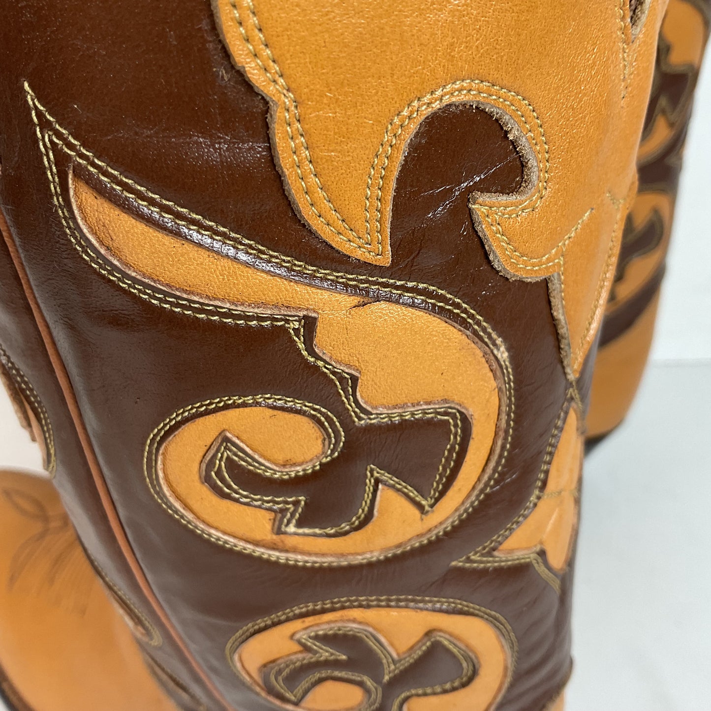 1960s Tony Lama Parade Cowboy Boots Men’s 6 B | Women’s 7 Tooled Inlay