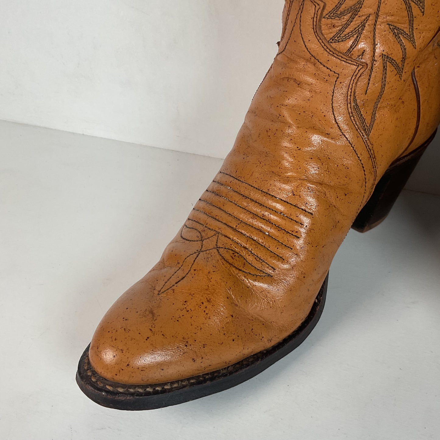 Vintage Justin Tall Cowgirl Boots 8 A Stitched Leaf Tooled Overlay