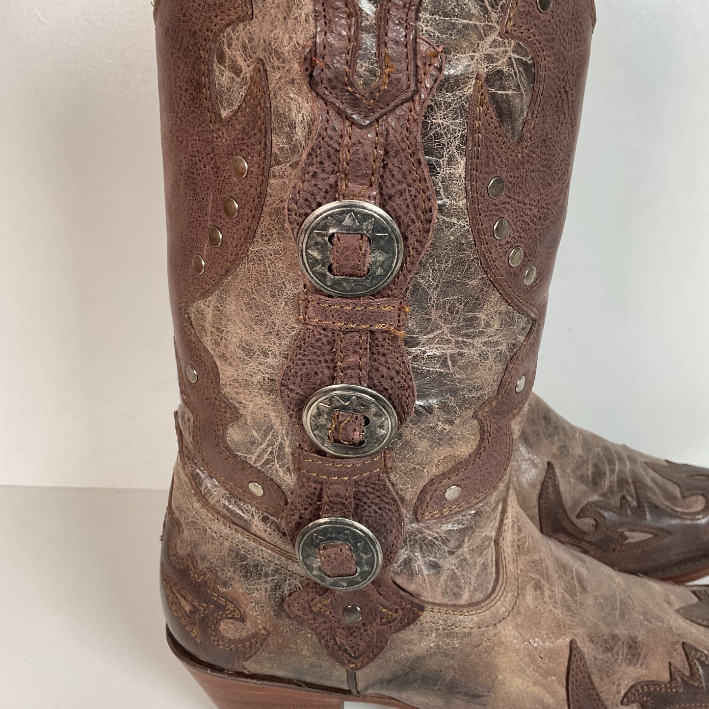 Corral Women’s Concho Cowgirl Boots 12 M Distressed Style Wingtip