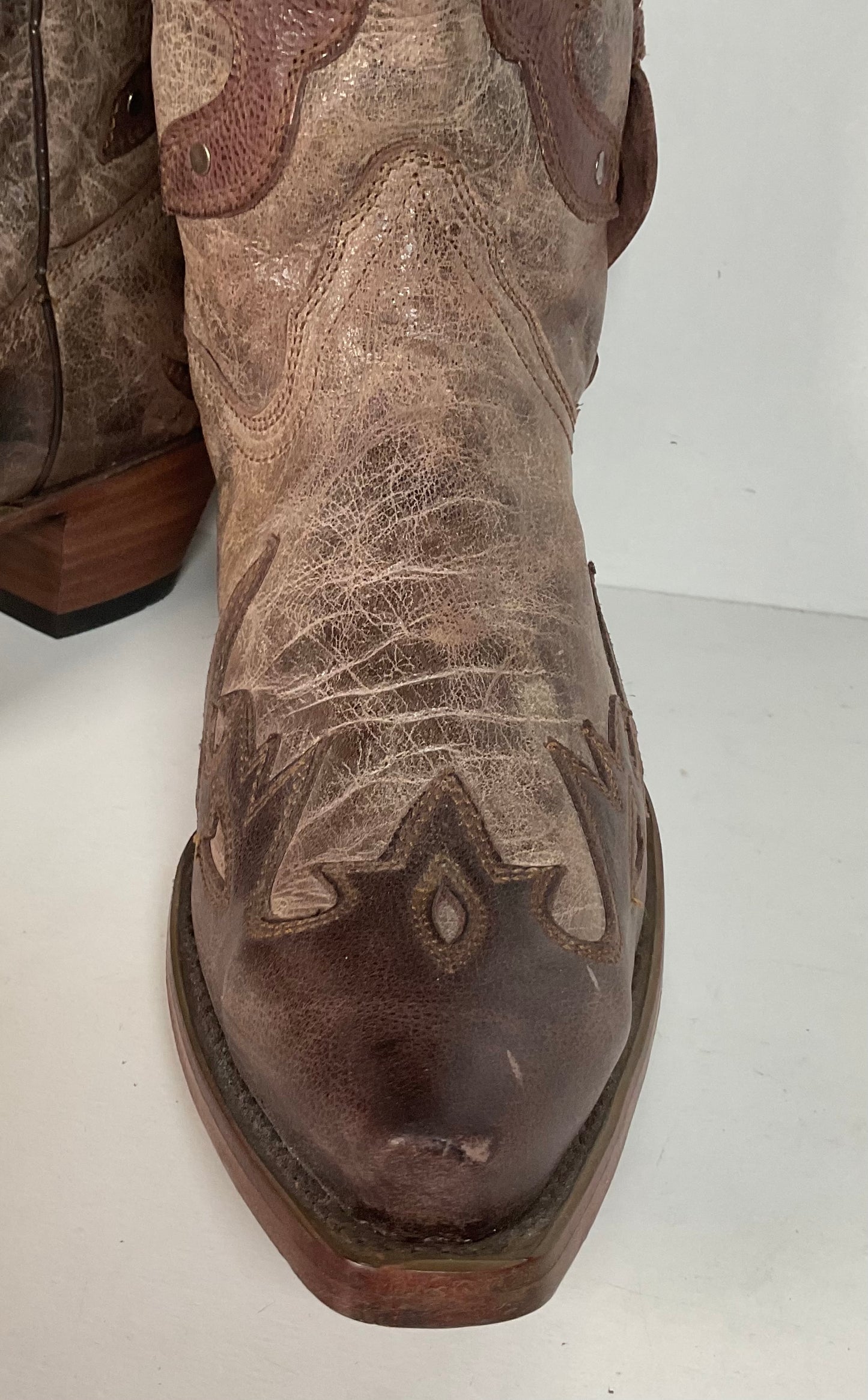 Corral Women’s Concho Cowgirl Boots 12 M Distressed Style Wingtip