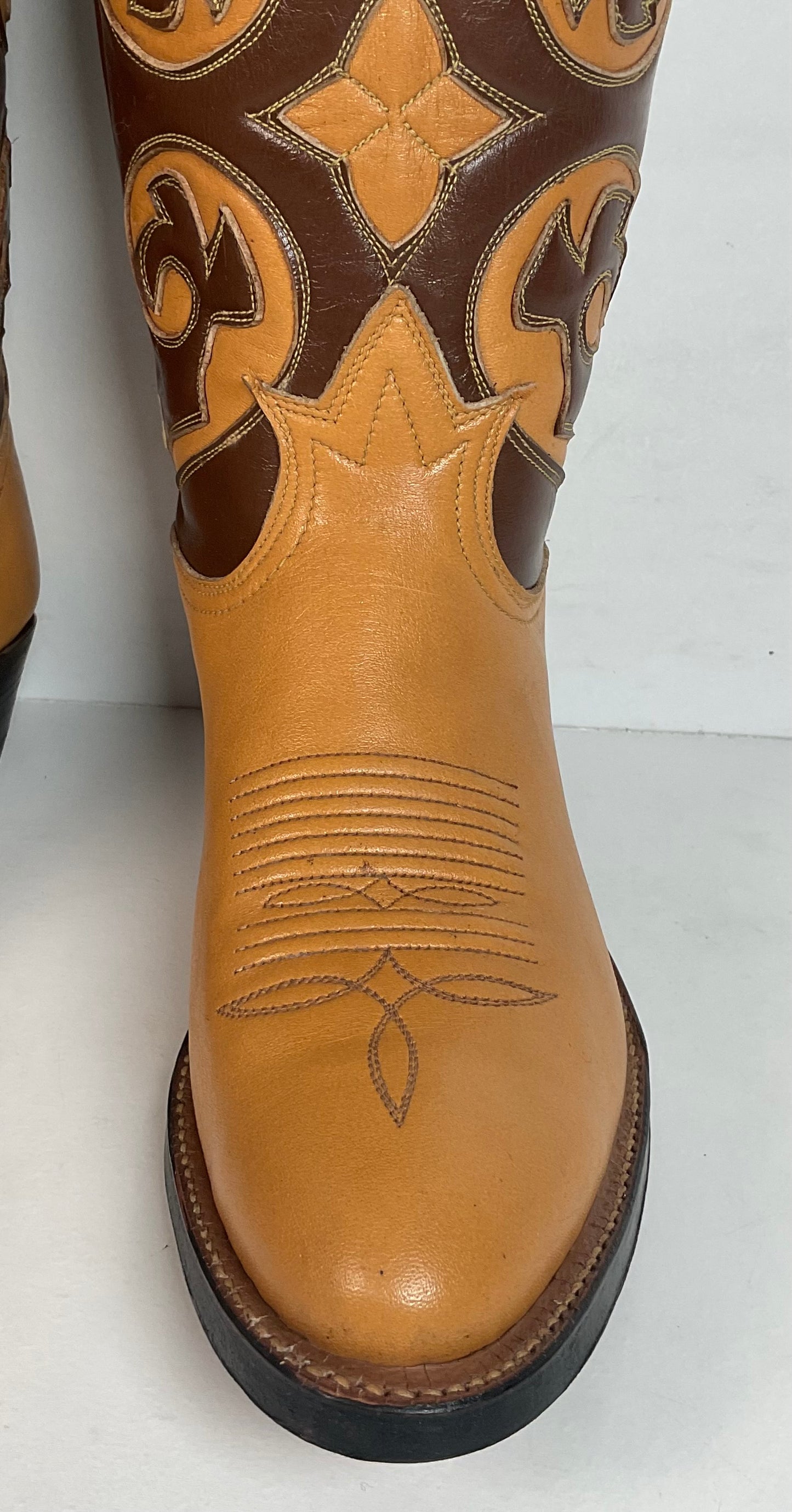1960s Tony Lama Parade Cowboy Boots Men’s 6 B | Women’s 7 Tooled Inlay