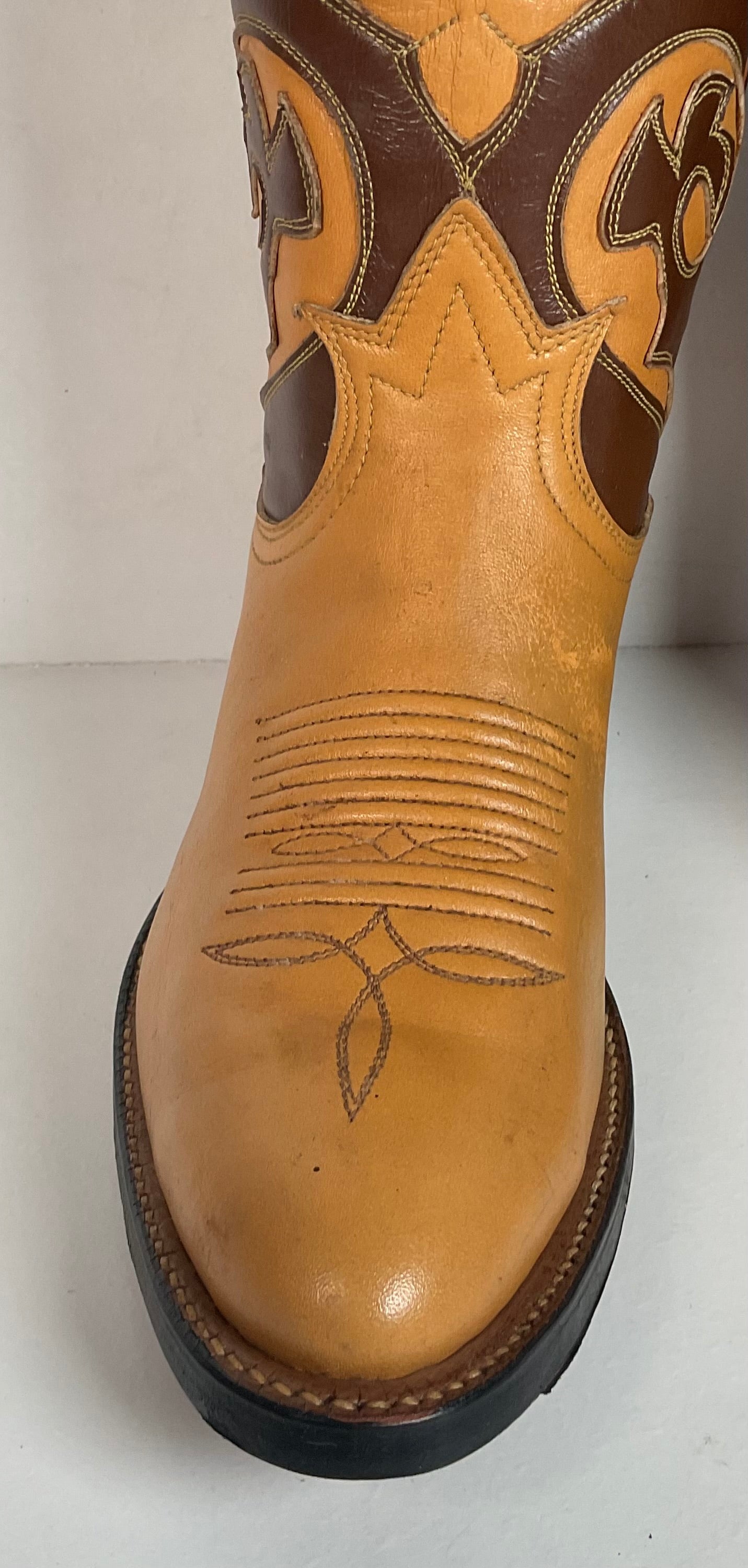 1960s Tony Lama Parade Cowboy Boots Men’s 6 B | Women’s 7 Tooled Inlay