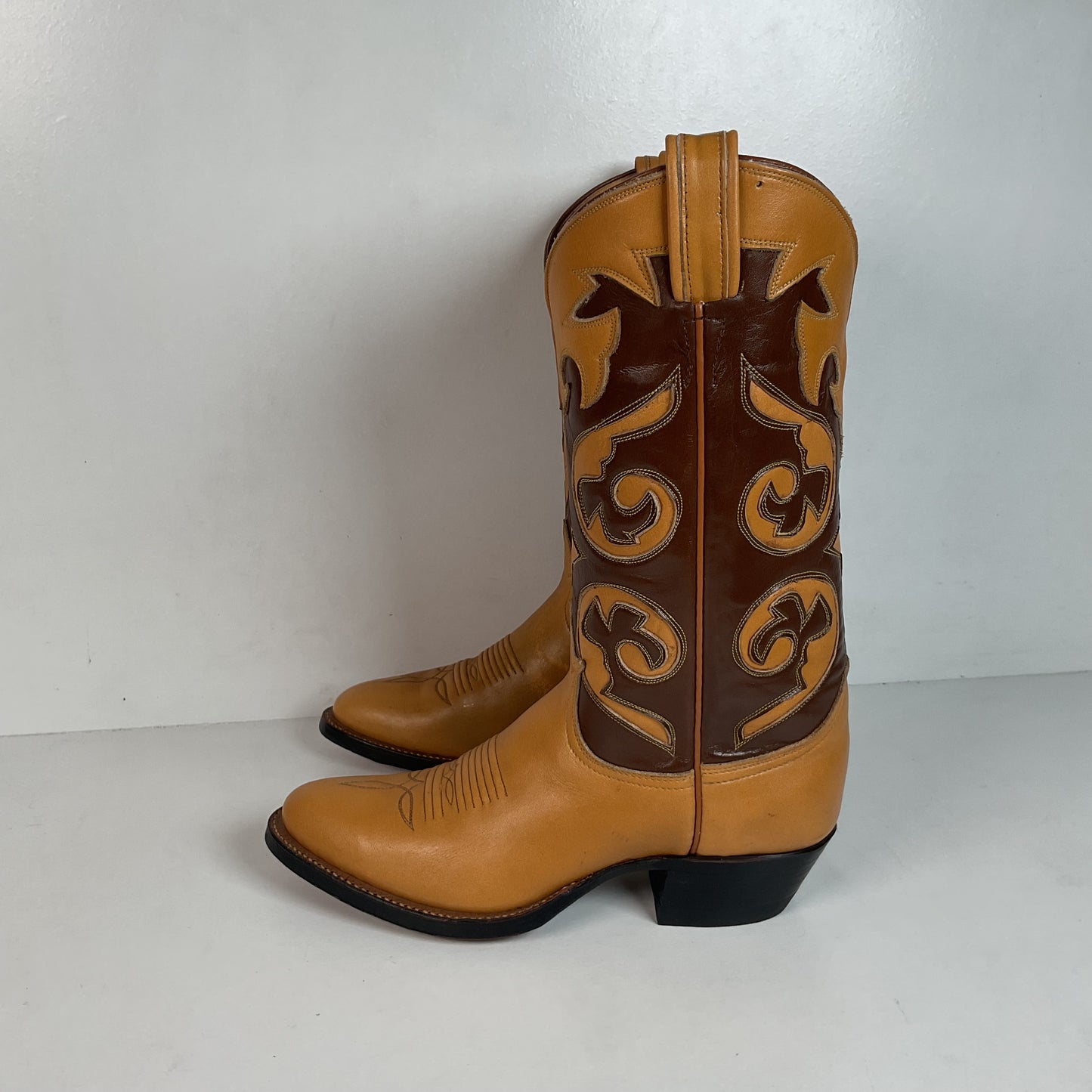 1960s Tony Lama Parade Cowboy Boots Men’s 6 B | Women’s 7 Tooled Inlay