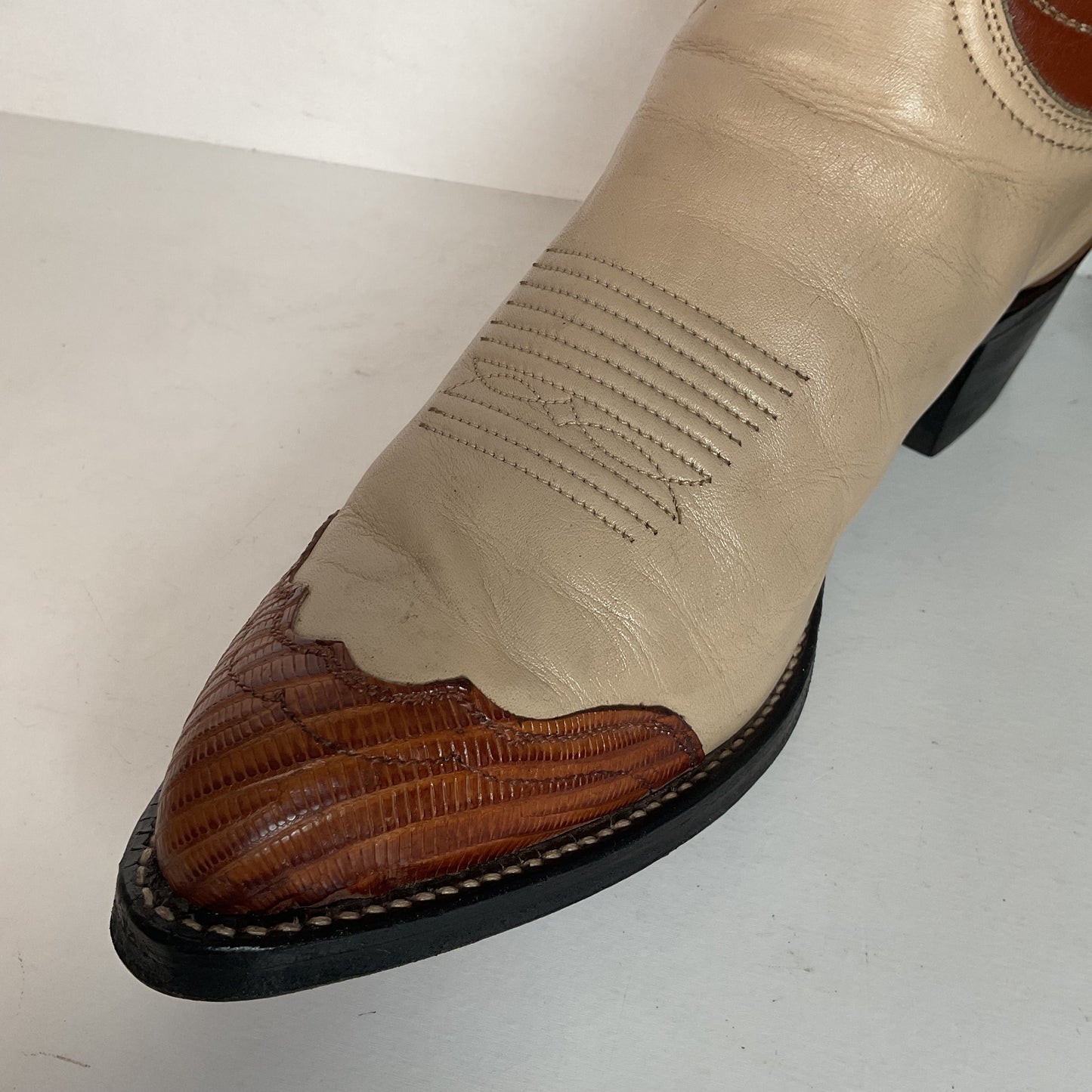 Vintage Tony Lama Urban Cowgirl Boots Men’s 6.5 | Women’s 7.5 Gold Label