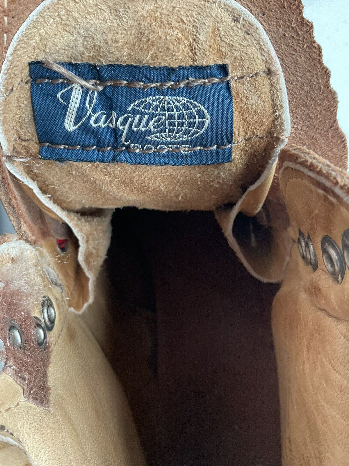 Vintage Vasque Mens Mountaineering Boots 8.5 A Hiking Rough Out Suede