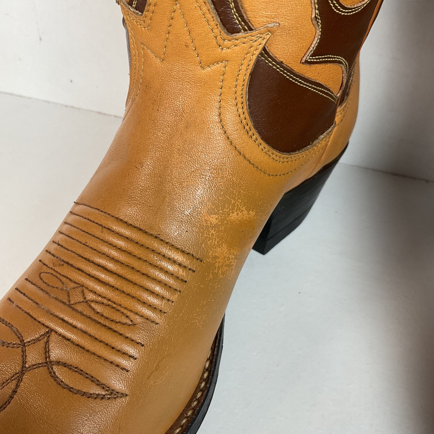 1960s Tony Lama Parade Cowboy Boots Men’s 6 B | Women’s 7 Tooled Inlay