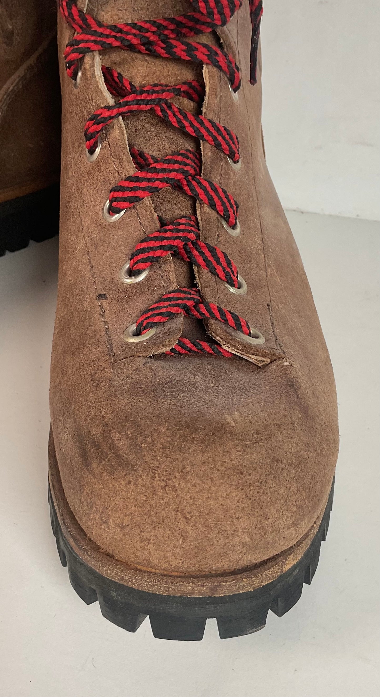 Vintage Vasque Mens Mountaineering Boots 8.5 A Hiking Rough Out Suede