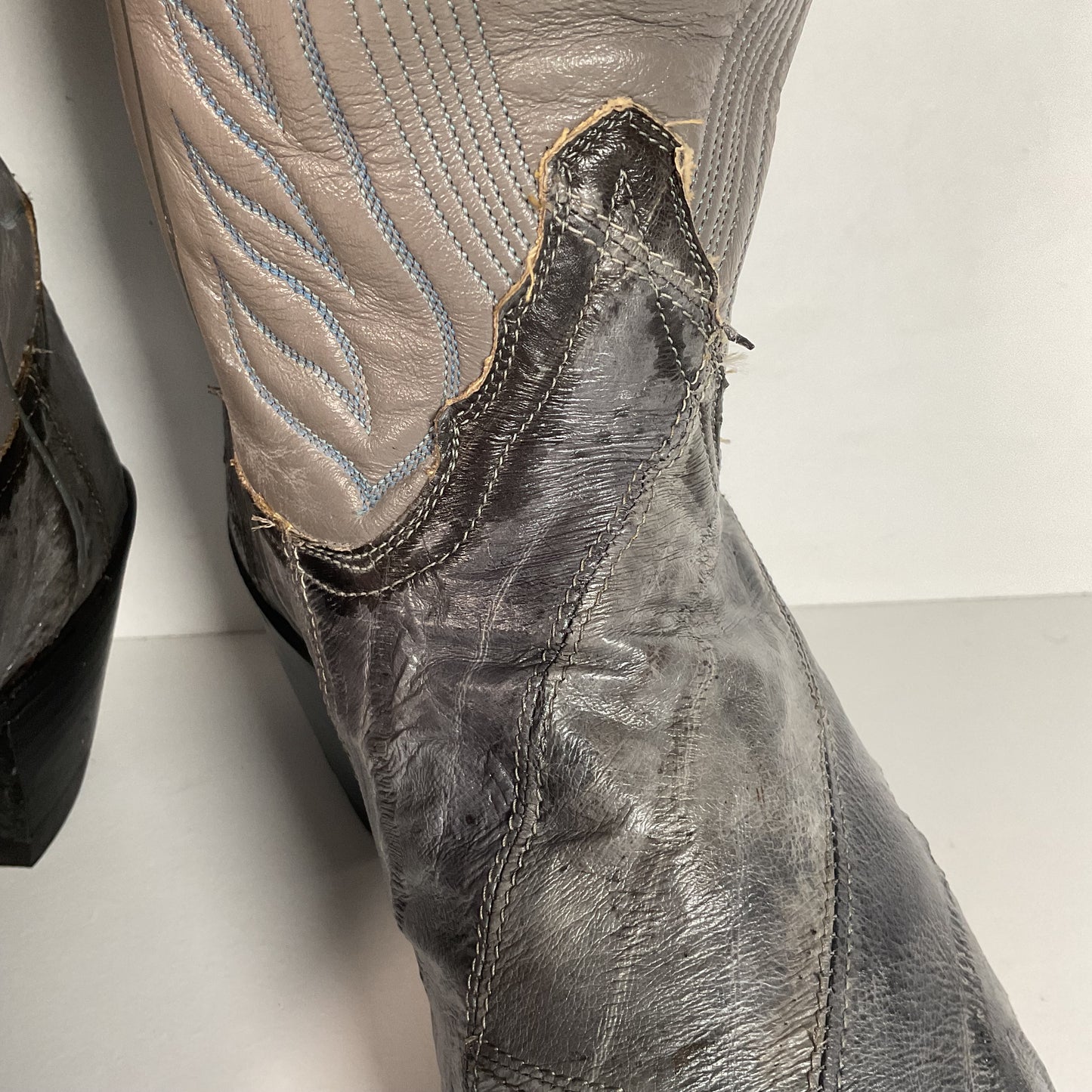 Vintage Tony Lama Exotic Grey Eel Cowboy Boots 9.5 EEE Gold Label USA Made