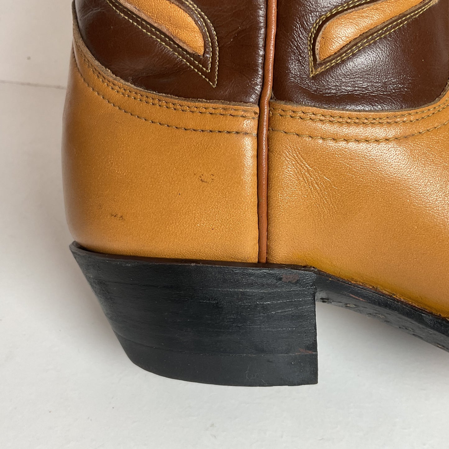 1960s Tony Lama Parade Cowboy Boots Men’s 6 B | Women’s 7 Tooled Inlay