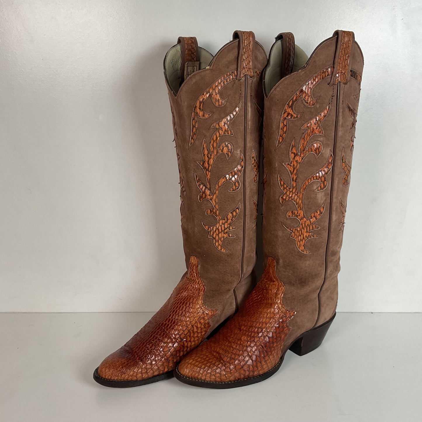 Vintage Larry Mahan Tall Cowgirl Boots 7 B Tooled Snakeskin Inlay