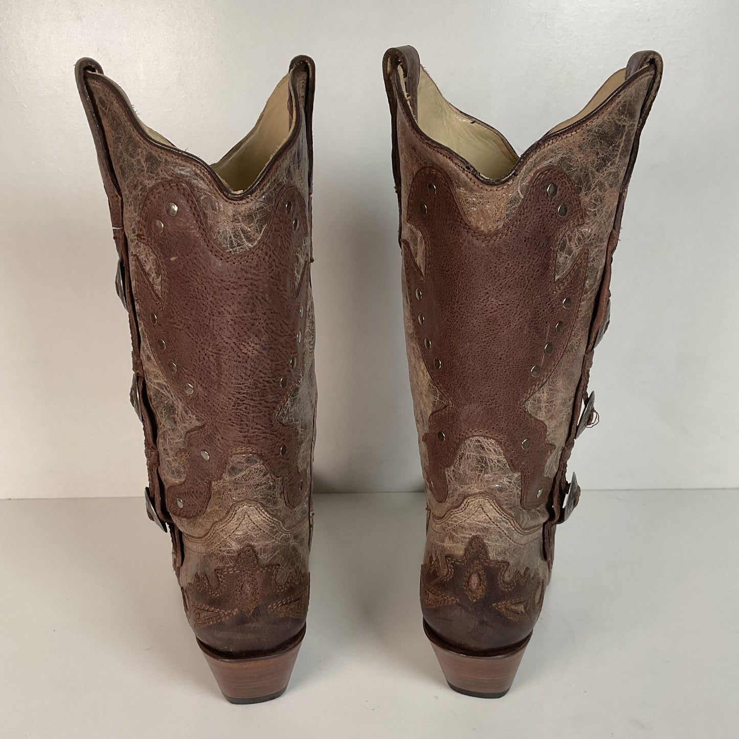 Corral Women’s Concho Cowgirl Boots 12 M Distressed Style Wingtip