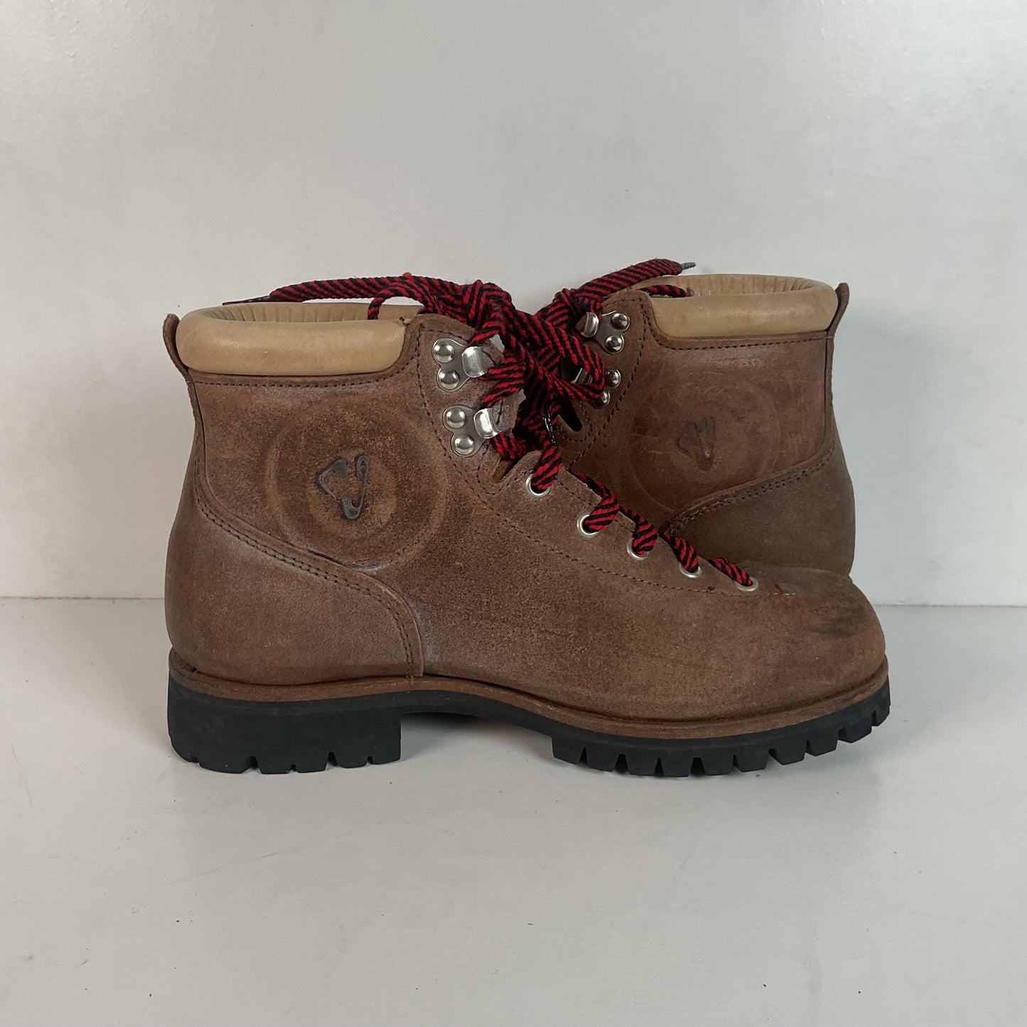 Vintage Vasque Mens Mountaineering Boots 8.5 A Hiking Rough Out Suede
