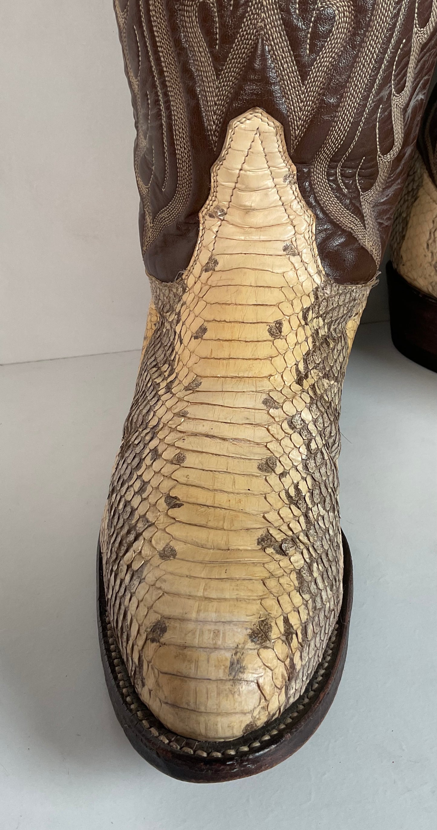 Vintage Tony Lama Water Snake Cowboy Boots 9 D Gold Label Snakeskin