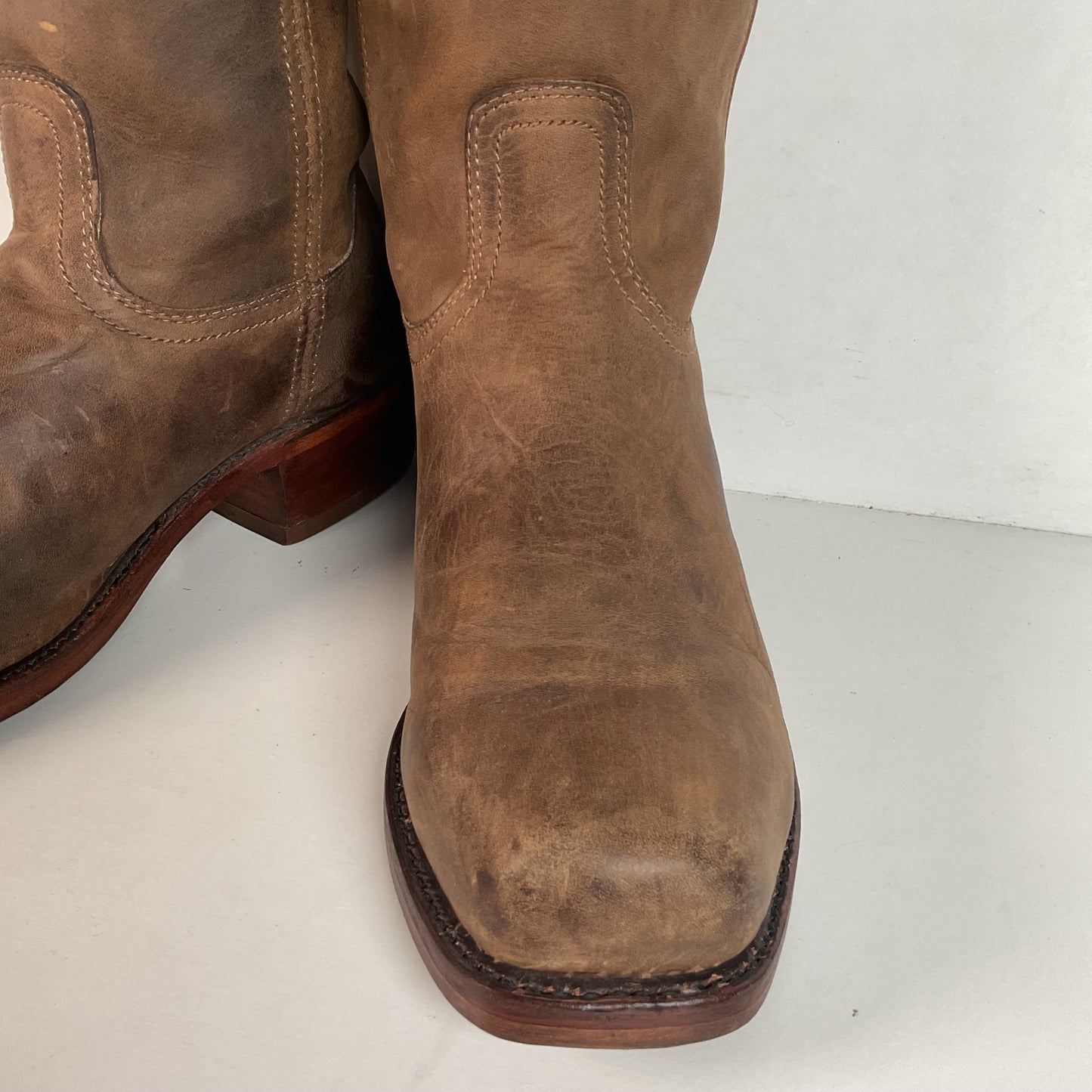 Frye Men’s Cavalry Square Toe Pull On Boots 10 M Distressed Style Recrafted