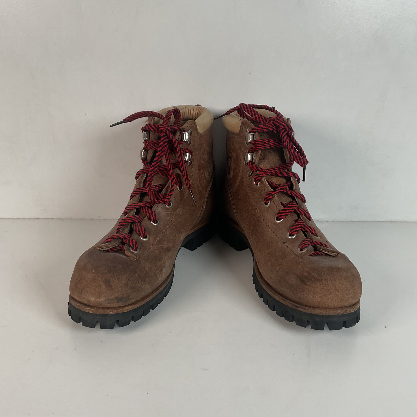 Vintage Vasque Mens Mountaineering Boots 8.5 A Hiking Rough Out Suede