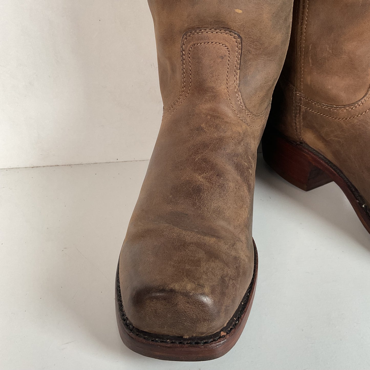Frye Men’s Cavalry Square Toe Pull On Boots 10 M Distressed Style Recrafted