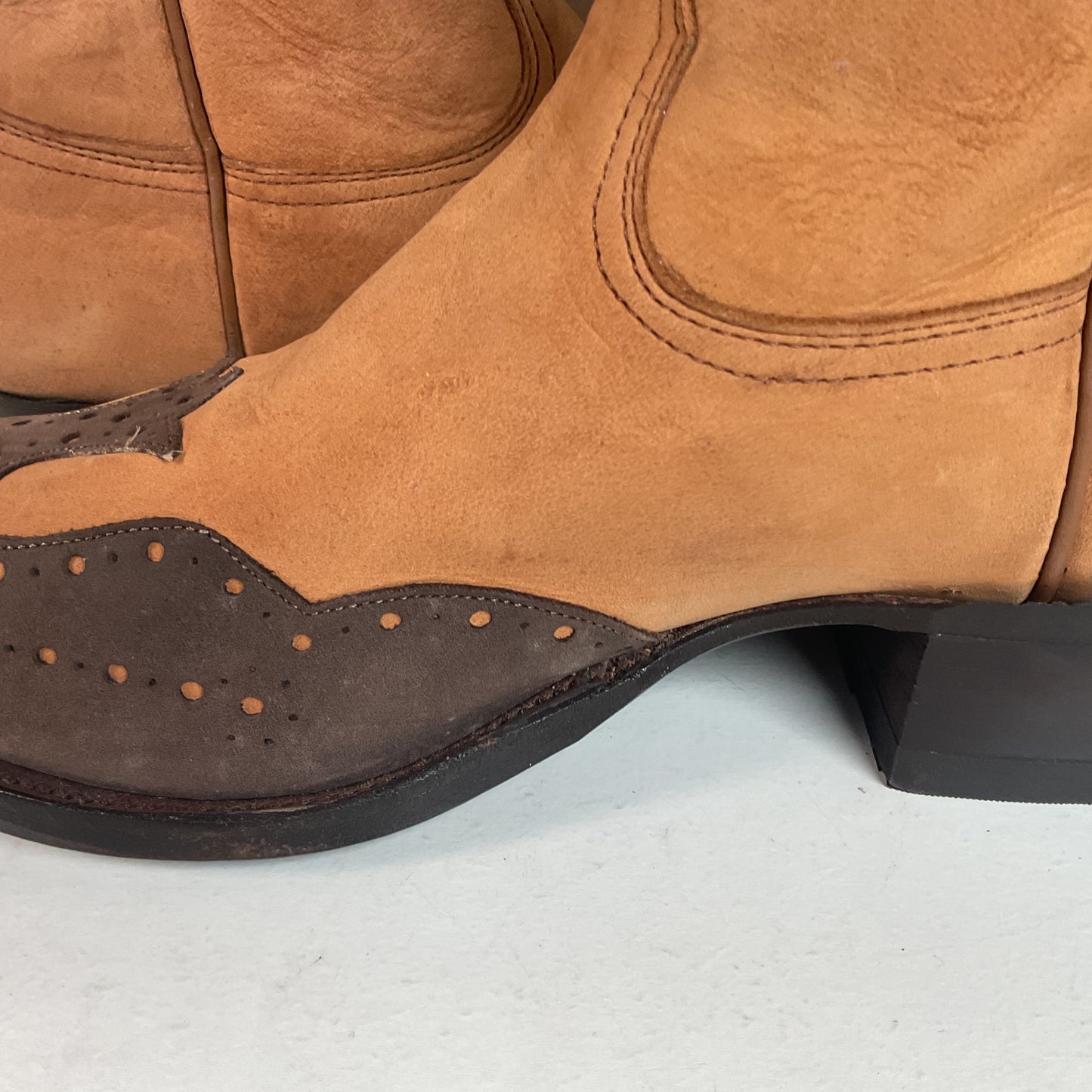 Nocona Wildebeest Wingtip Cowboy Boots Men’s 8.5 D USA Made Exotic Suede