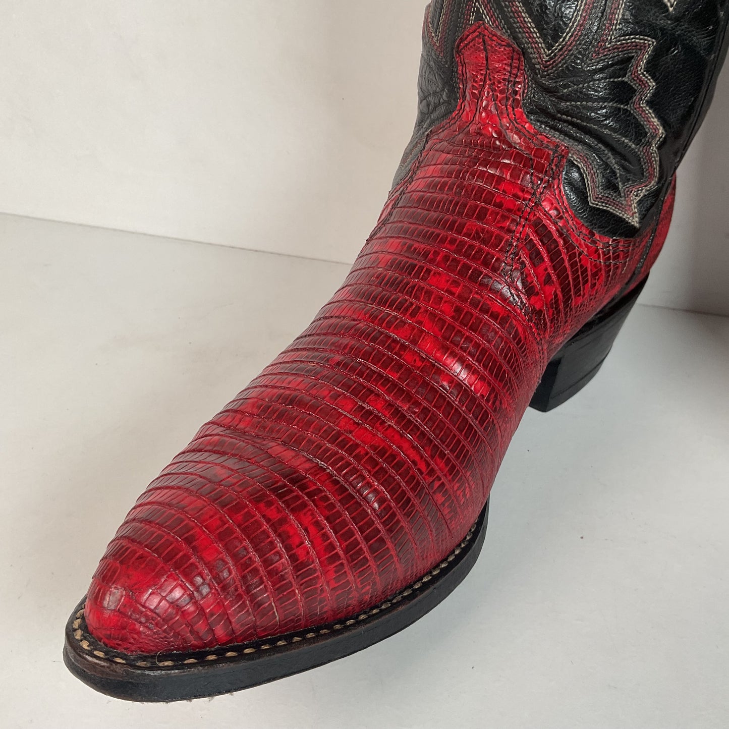 Vintage Dan Post Red Teju Lizard Cowboy Boots  9 D USA Natural Cut
