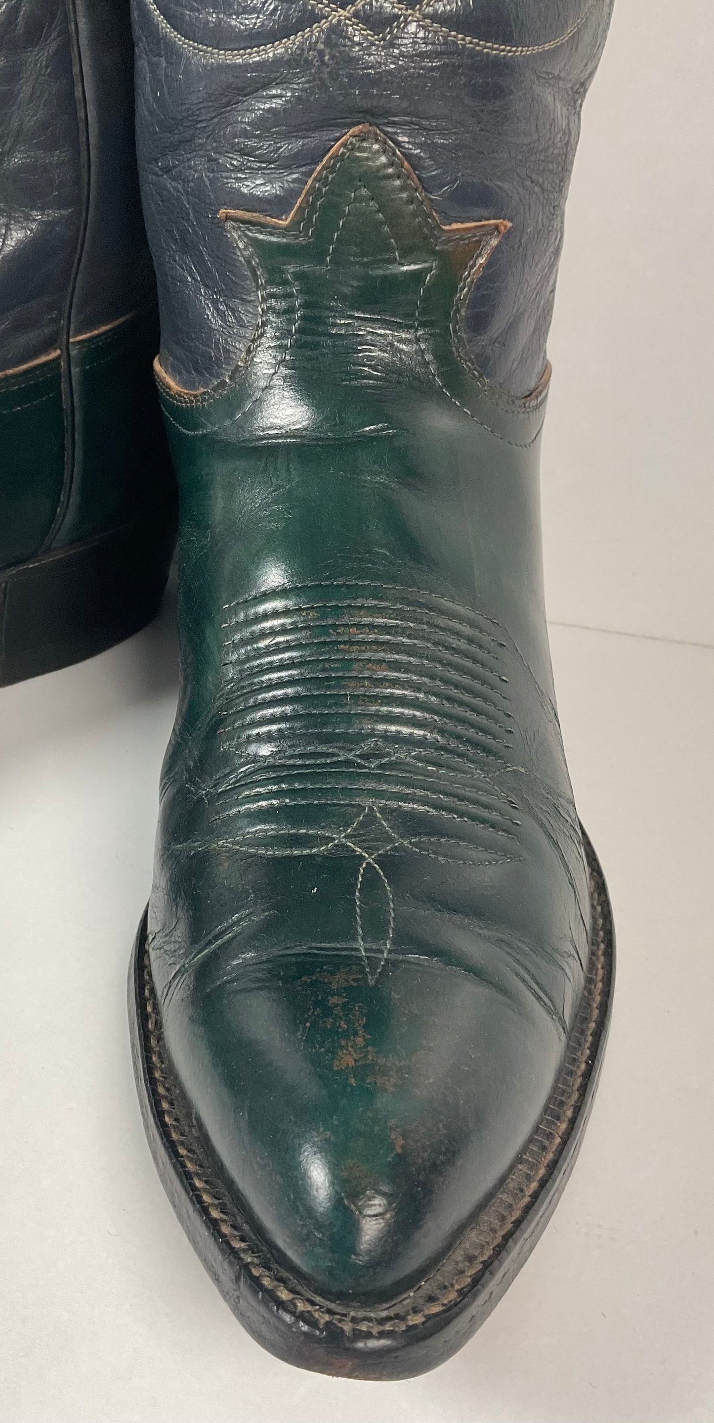 Vintage 1960s Tony Lama Emerald Green Cowboy Boots 10 E Distressed Gold Label