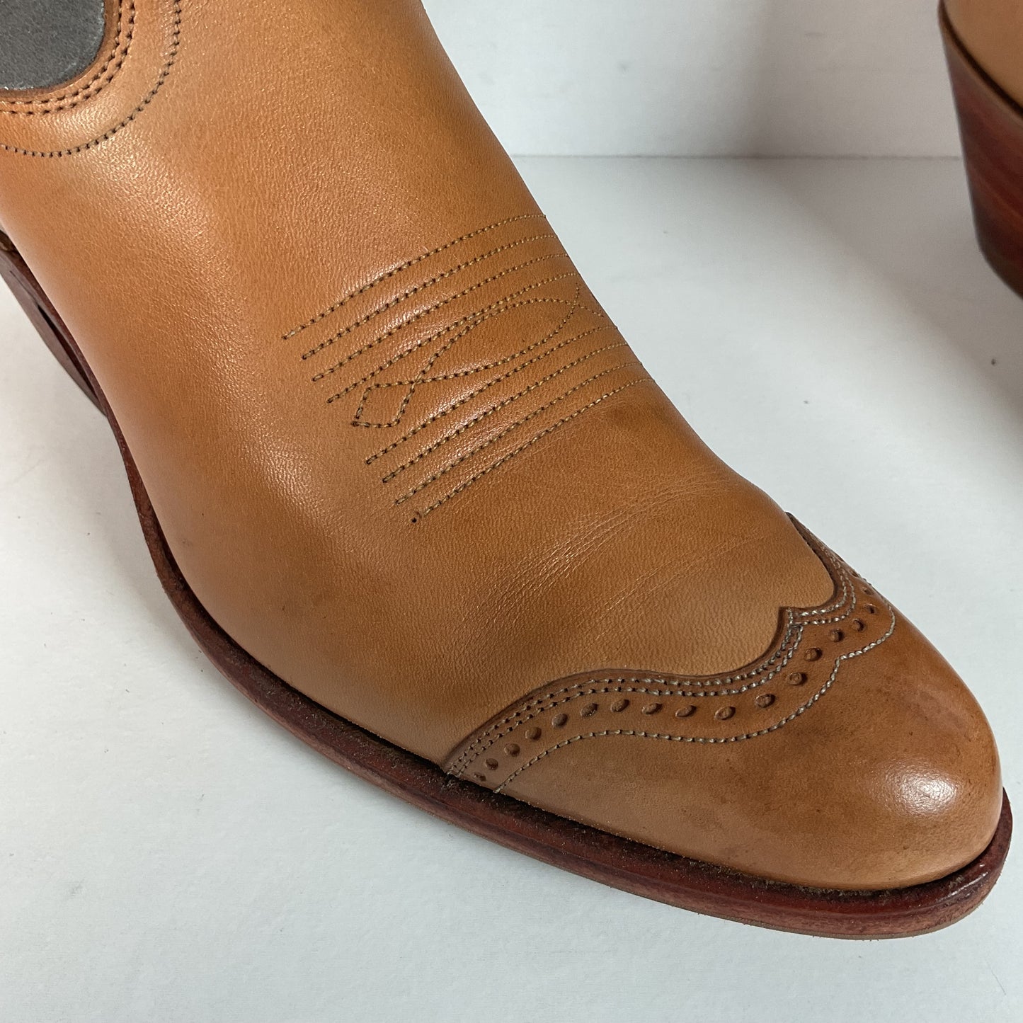 Vintage Justin Women’s Flower Cowgirl Boots | Tooled Inlay | USA Made | 8 B