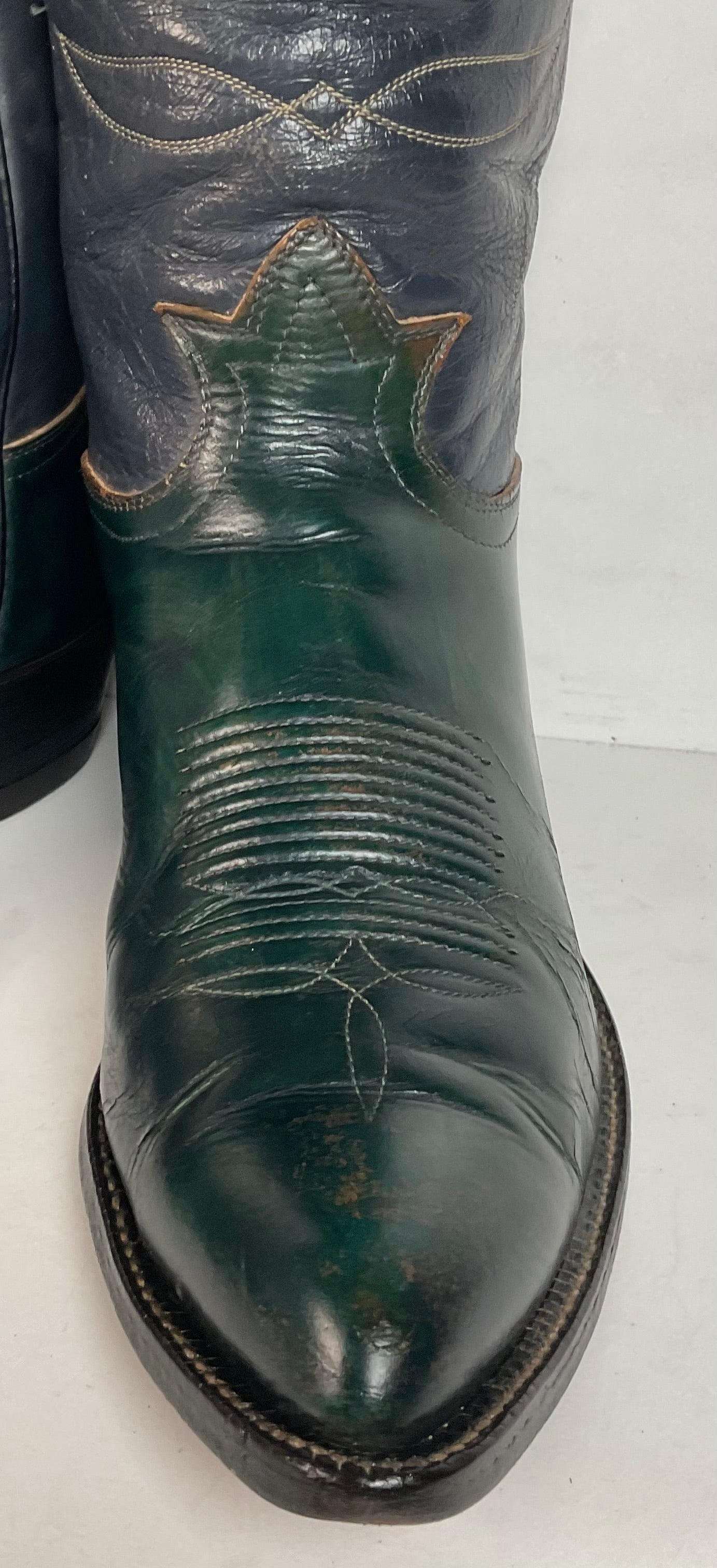 Vintage 1960s Tony Lama Emerald Green Cowboy Boots 10 E Distressed Gold Label