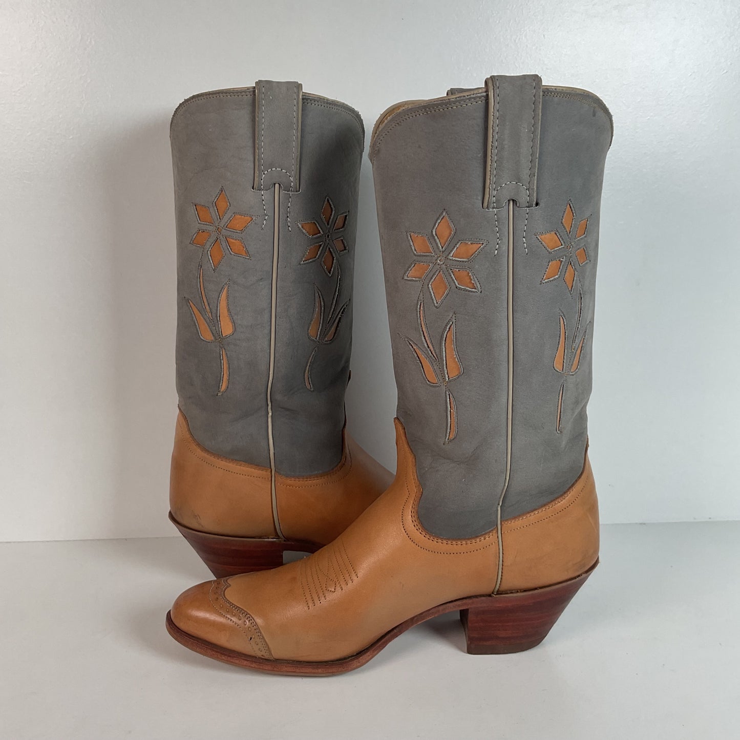 Vintage Justin Women’s Flower Cowgirl Boots | Tooled Inlay | USA Made | 8 B