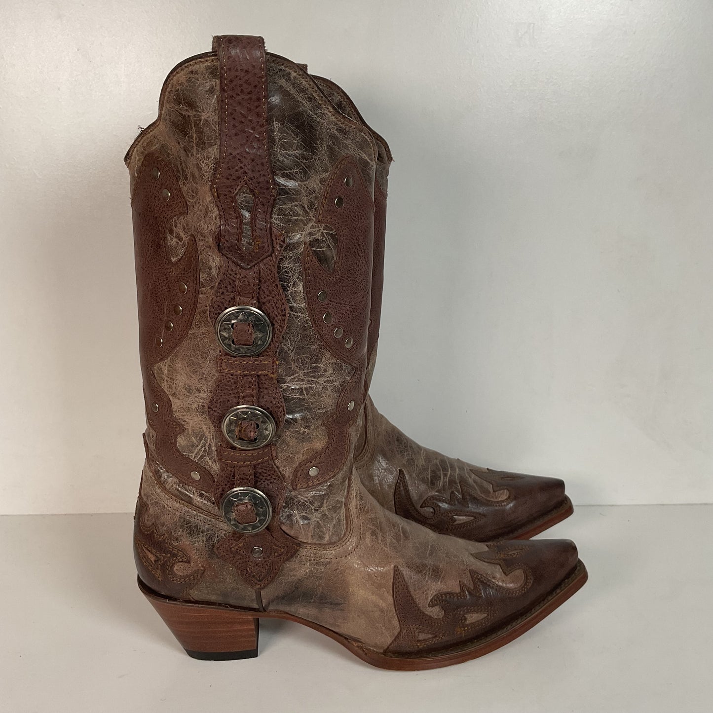 Corral Women’s Concho Cowgirl Boots 12 M Distressed Style Wingtip