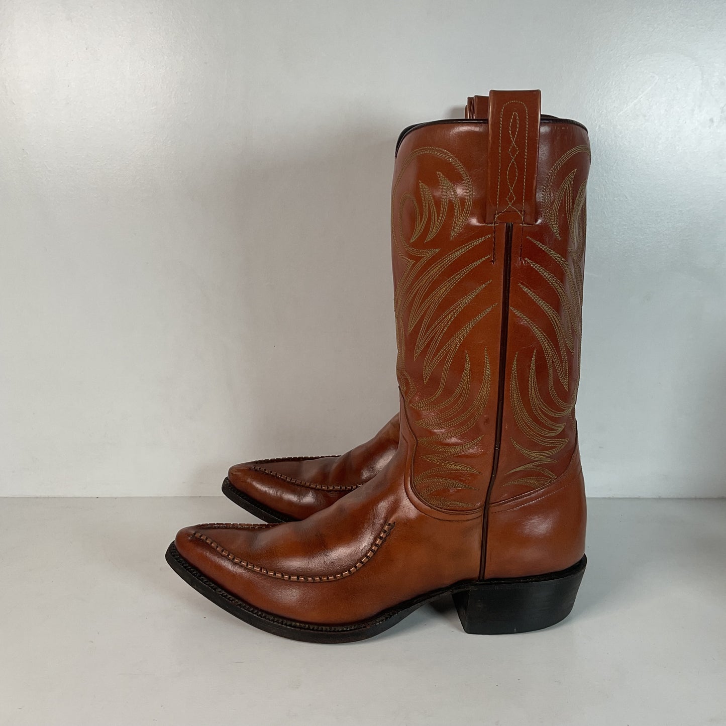 Vintage 1970s Dan Post Whip Stitch Cowboy Boots 9 D Stove Pipe