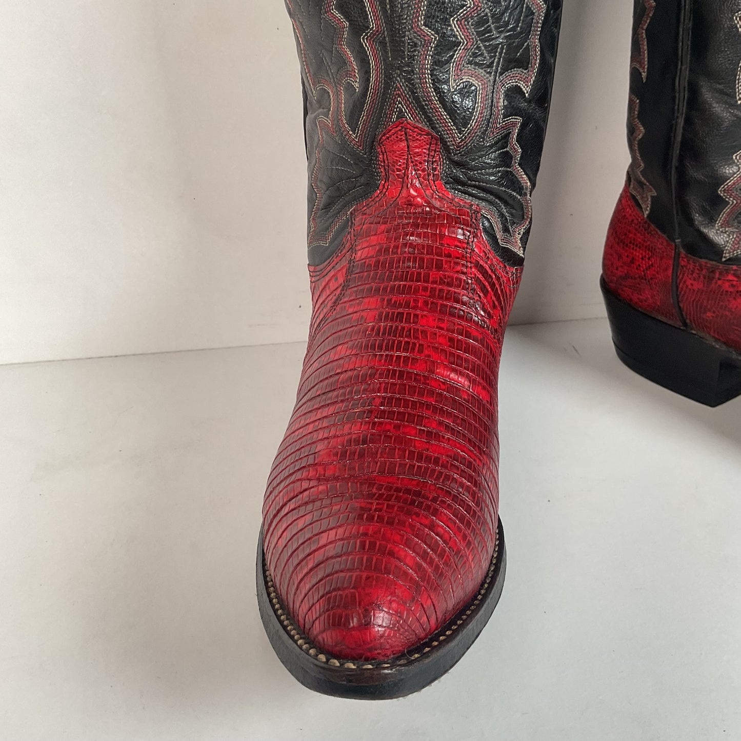 Vintage Dan Post Red Teju Lizard Cowboy Boots  9 D USA Natural Cut