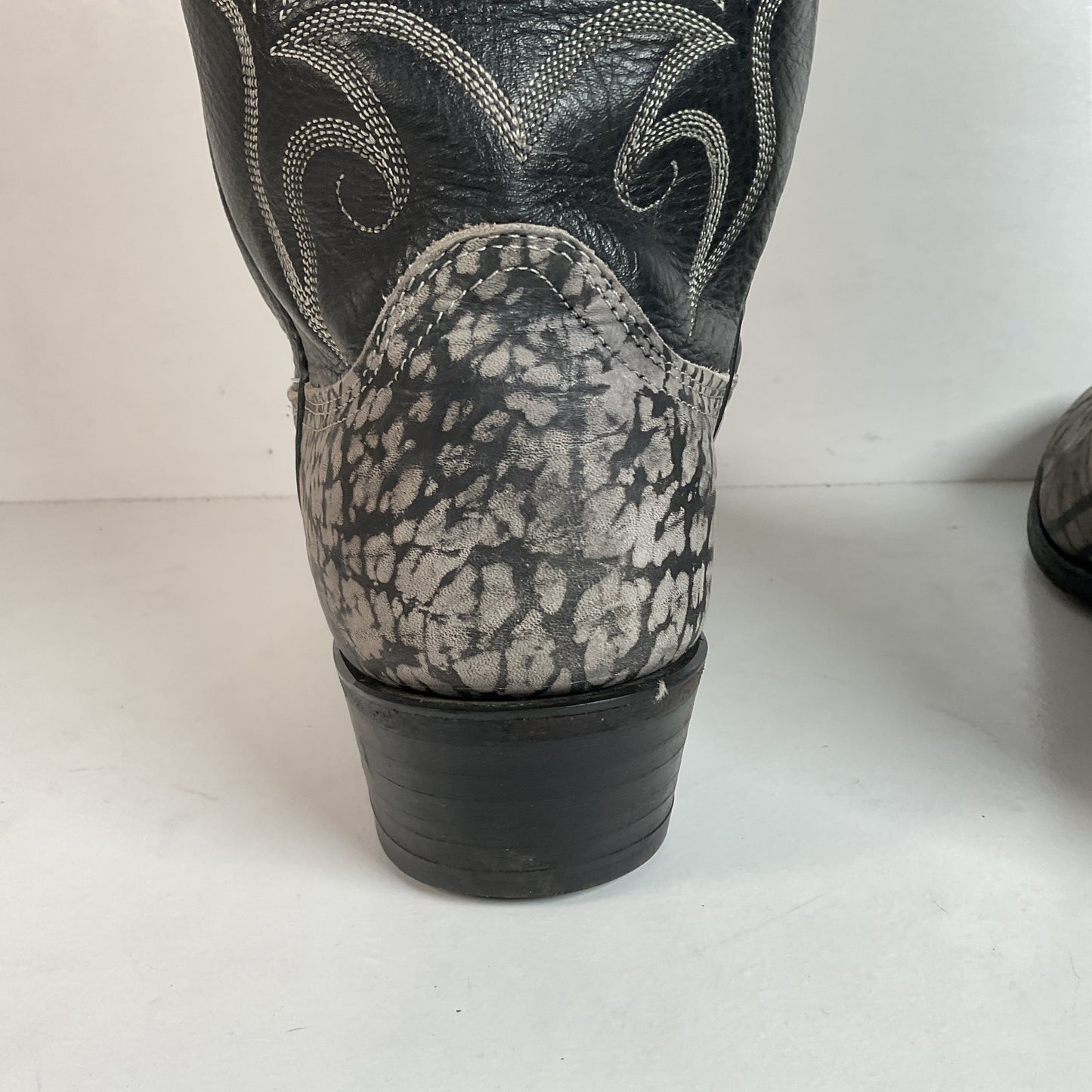 Vintage Dan Post Wildebeest Cowboy Boots 10 D USA Made Exotic