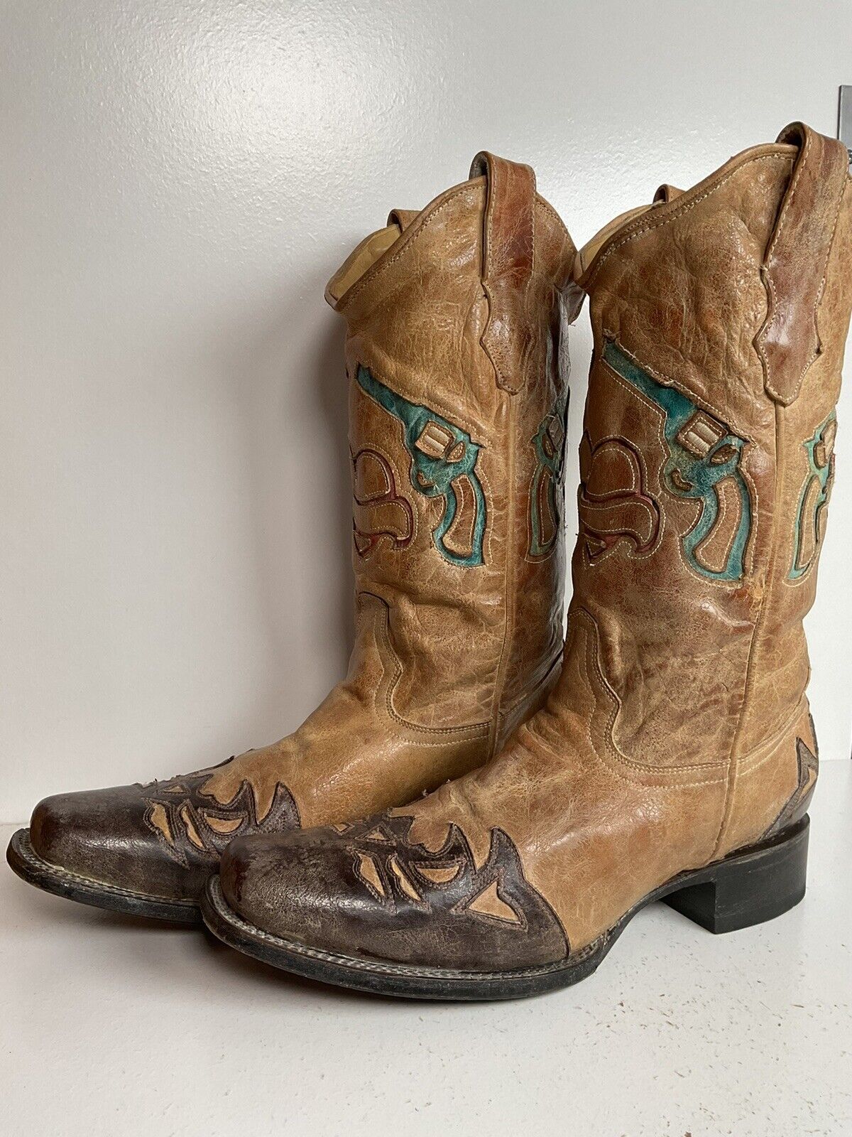 Corral Heart BreakerCowgirl Boots 11 M Wingtip Tooled Revolver Inlay