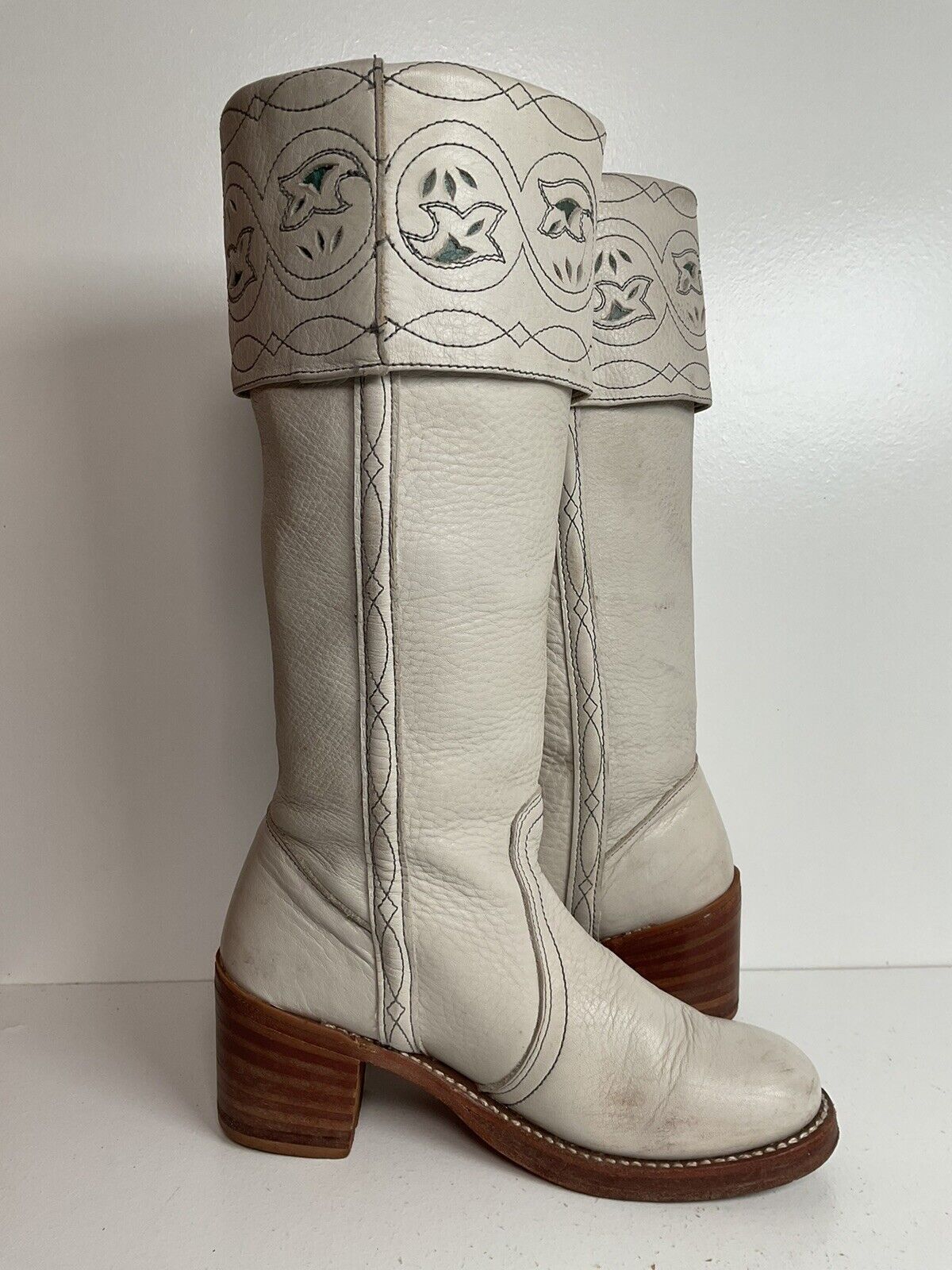 Vintage Frye Sabrina White Campus Boots 6 B Platform Cuffed Tooled Inlay