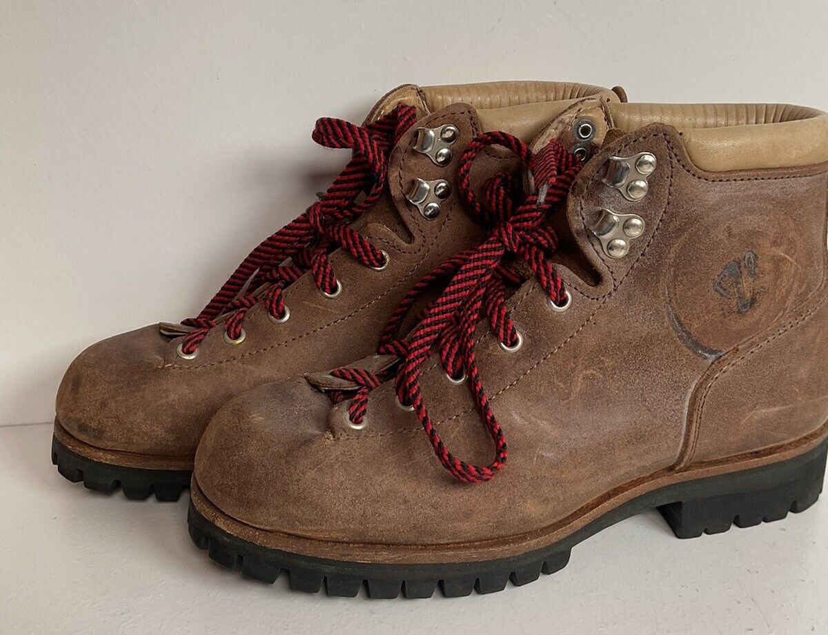 Vintage Vasque Mens Mountaineering Boots 8.5 A Hiking Rough Out Suede