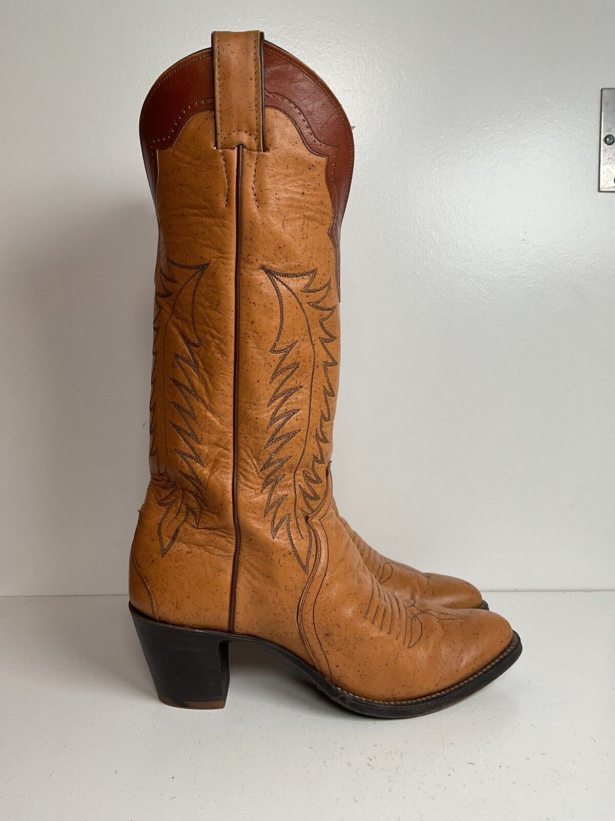 Vintage Justin Tall Cowgirl Boots 8 A Stitched Leaf Tooled Overlay