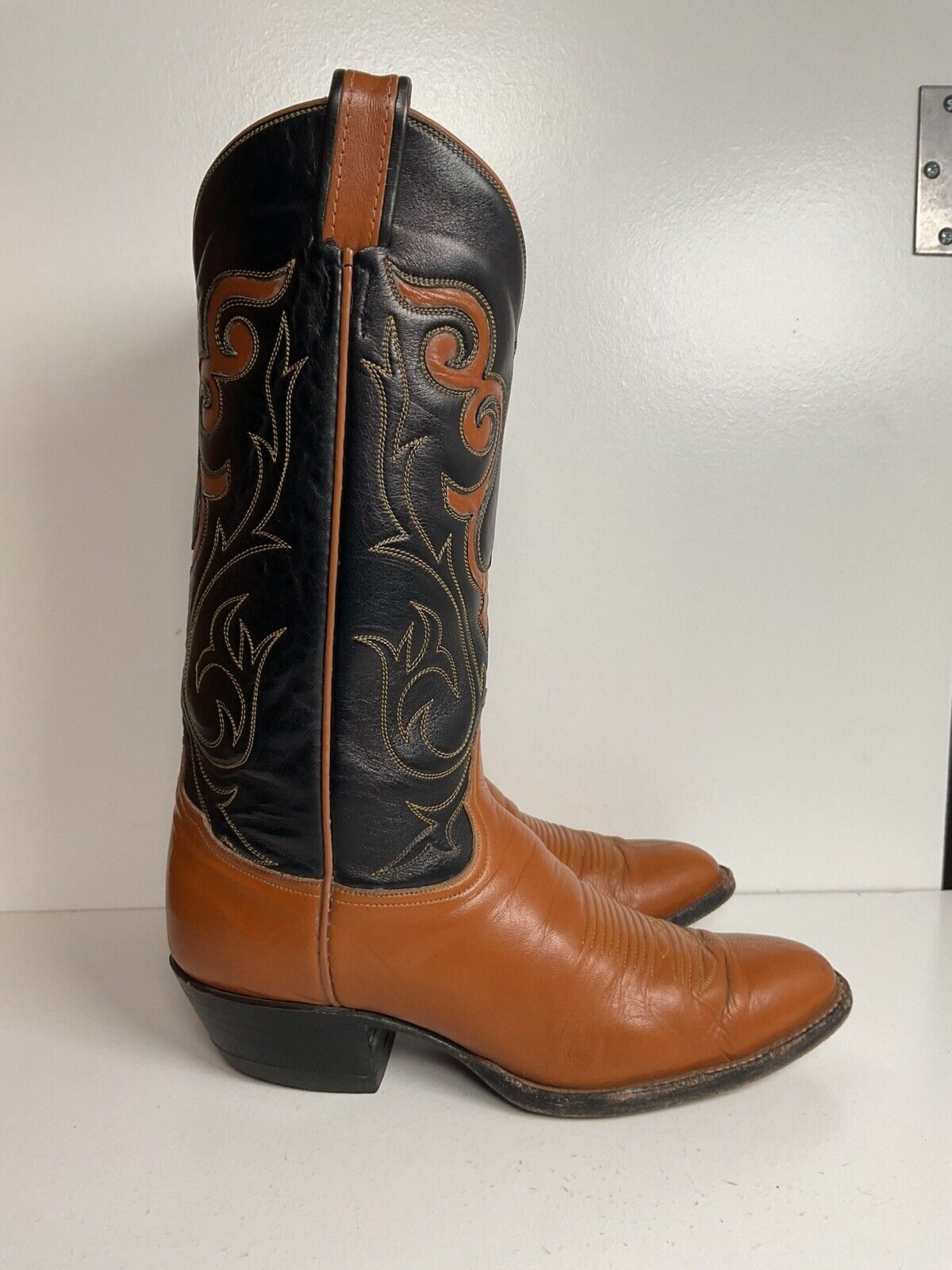 Vintage Tony Lama Cowgirl 8.5 B Tooled Inlay Black Label