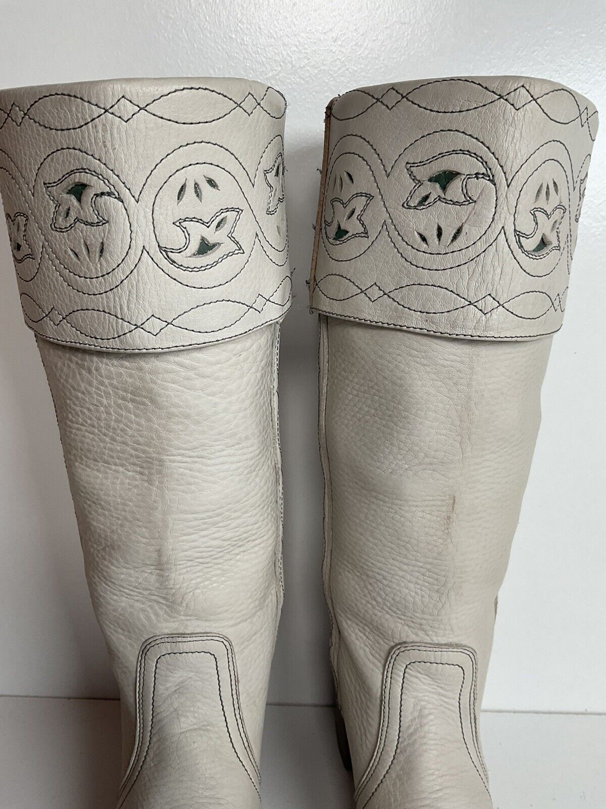 Vintage Frye Sabrina White Campus Boots 6 B Platform Cuffed Tooled Inlay