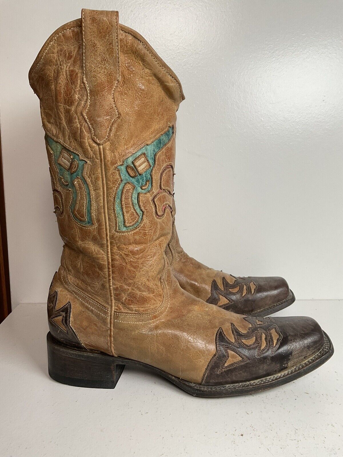 Corral Heart BreakerCowgirl Boots 11 M Wingtip Tooled Revolver Inlay