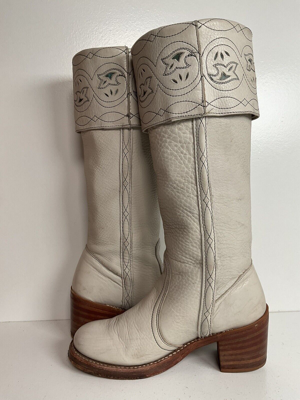 Vintage Frye Sabrina White Campus Boots 6 B Platform Cuffed Tooled Inlay