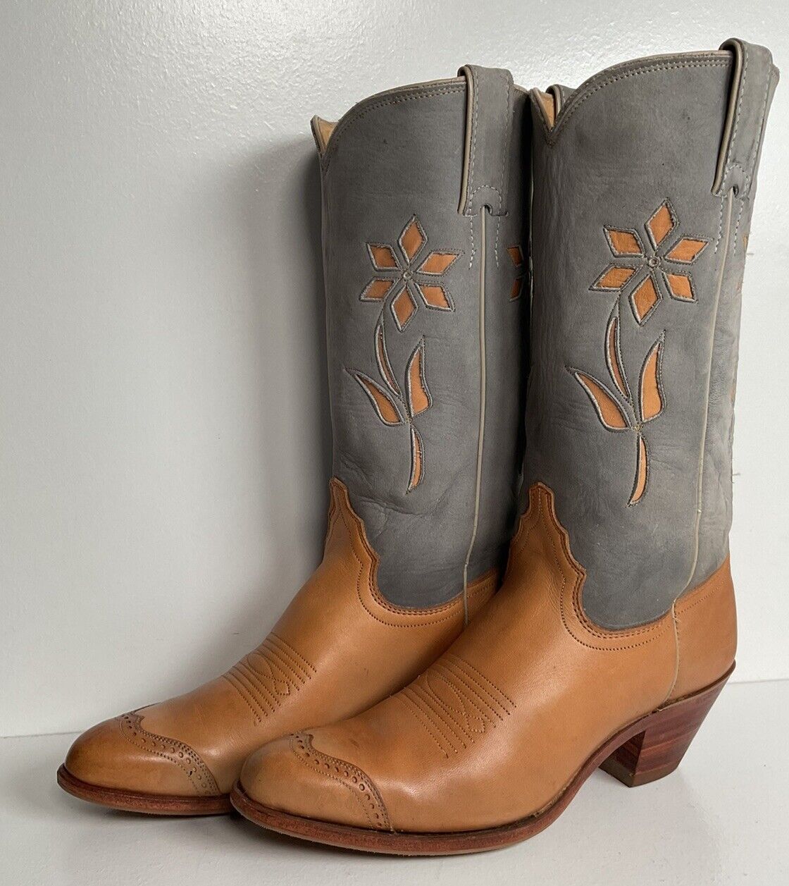 Vintage Justin Women’s Flower Cowgirl Boots 8 B Tooled Inlay USA Made