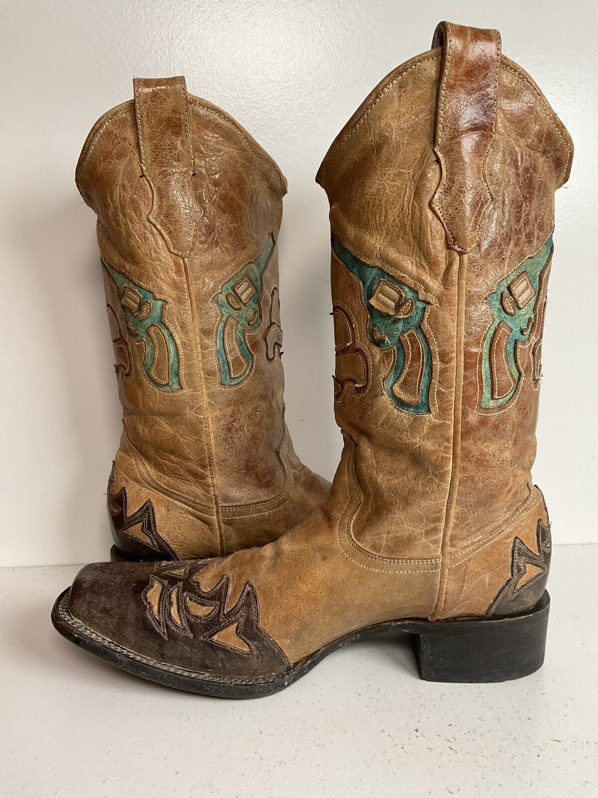 Corral Heart BreakerCowgirl Boots 11 M Wingtip Tooled Revolver Inlay