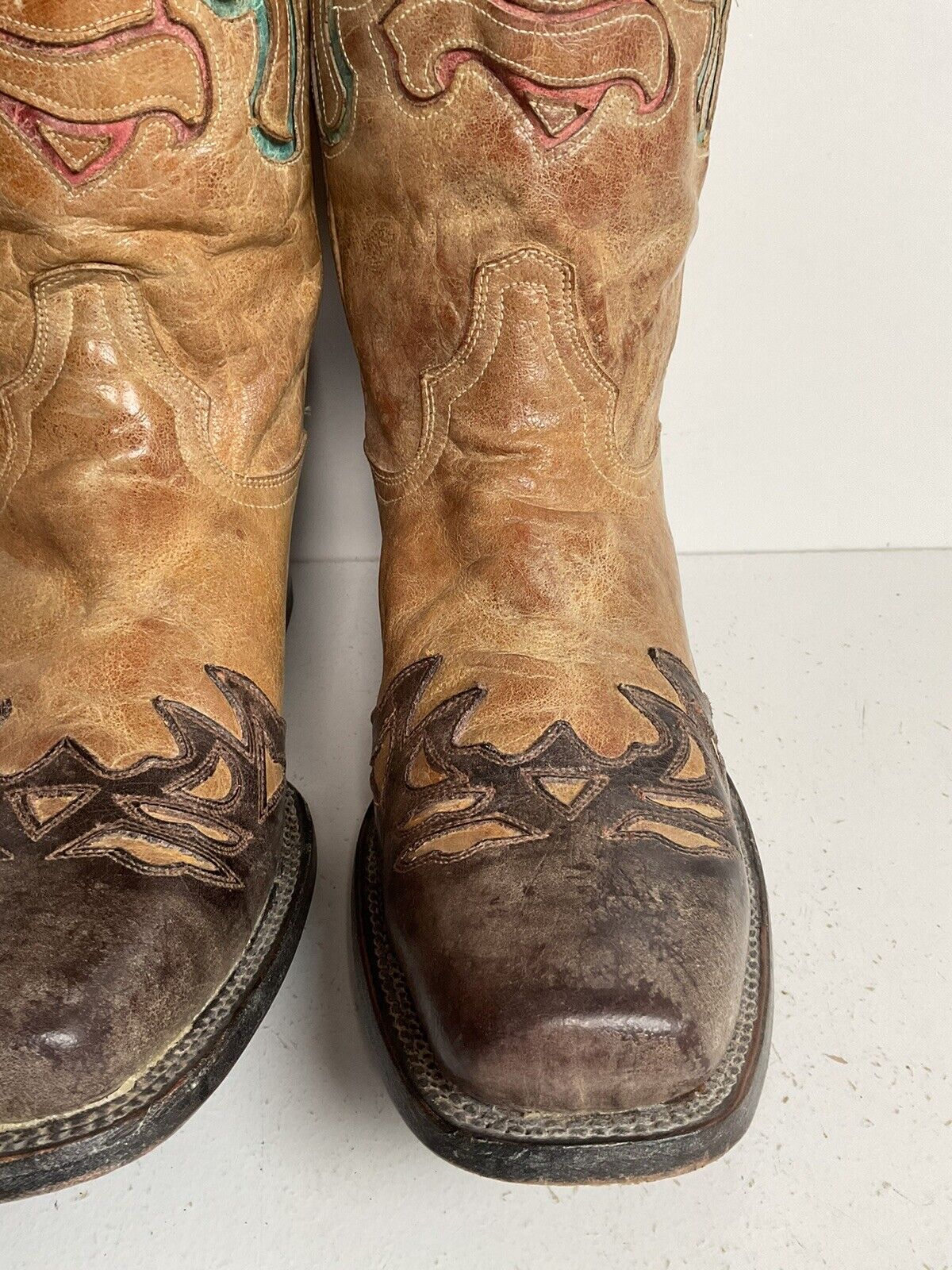 Corral Heart BreakerCowgirl Boots 11 M Wingtip Tooled Revolver Inlay