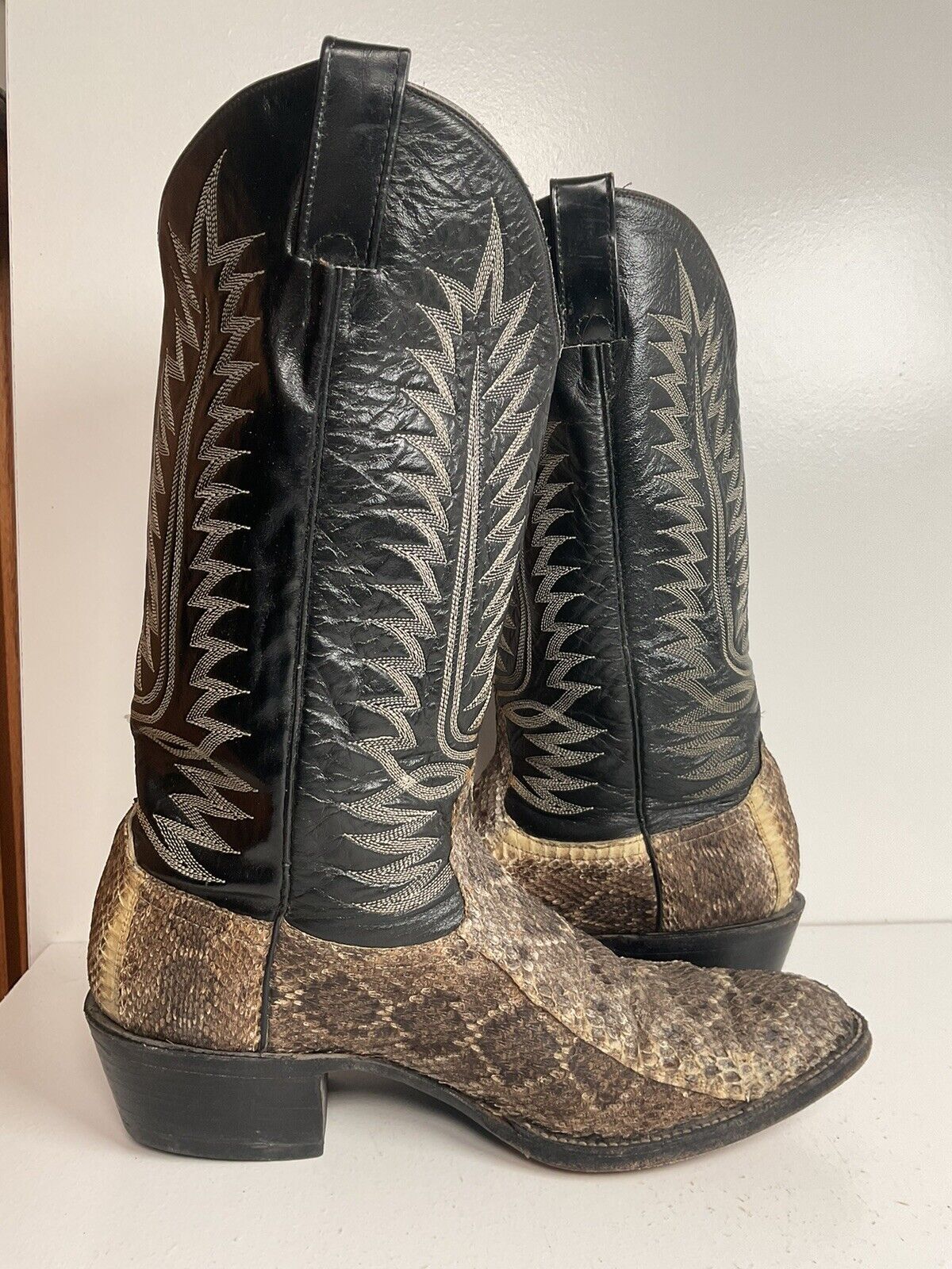 Cowtown Diamondback Rattlesnake Cowboy Boots 10 D USA Made Snakeskin