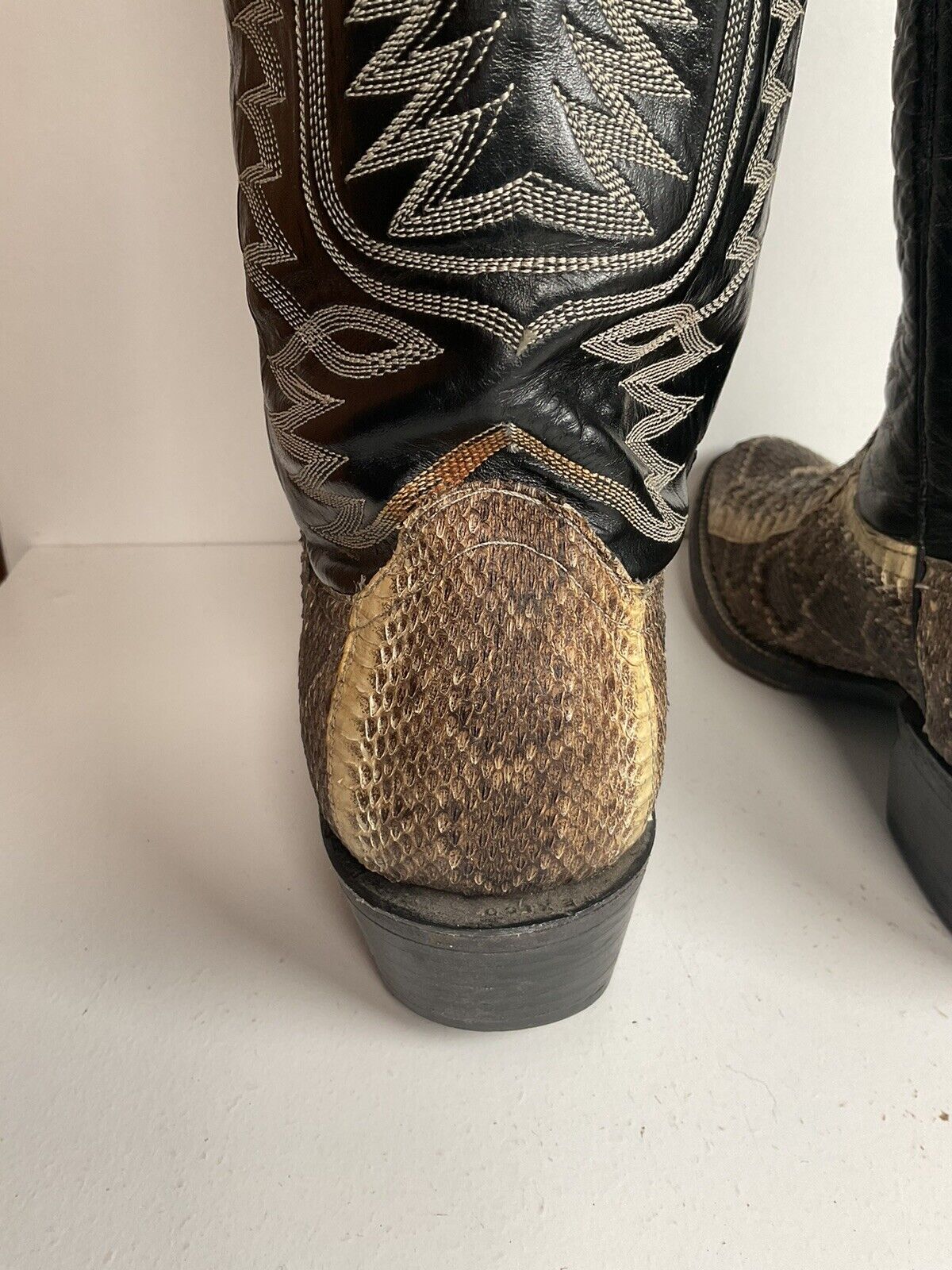 Cowtown Diamondback Rattlesnake Cowboy Boots 10 D USA Made Snakeskin