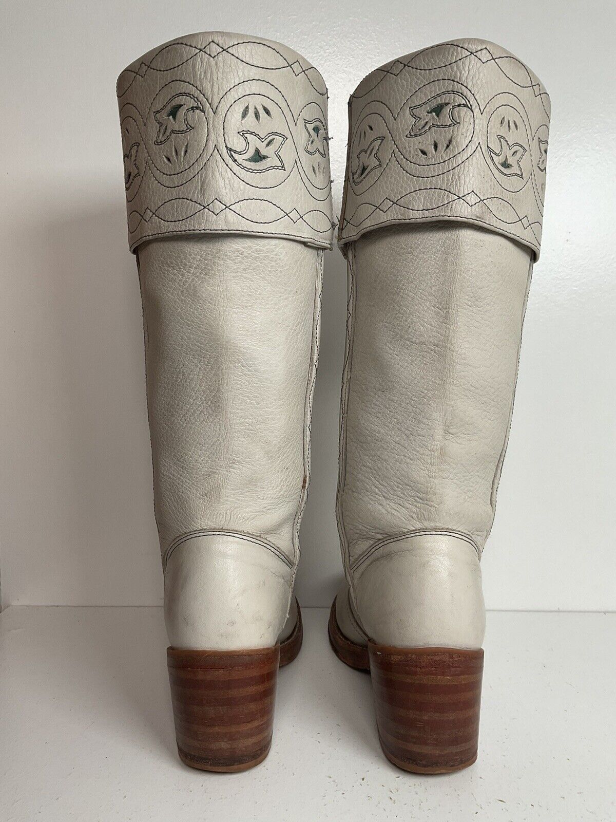 Vintage Frye Sabrina White Campus Boots 6 B Platform Cuffed Tooled Inlay