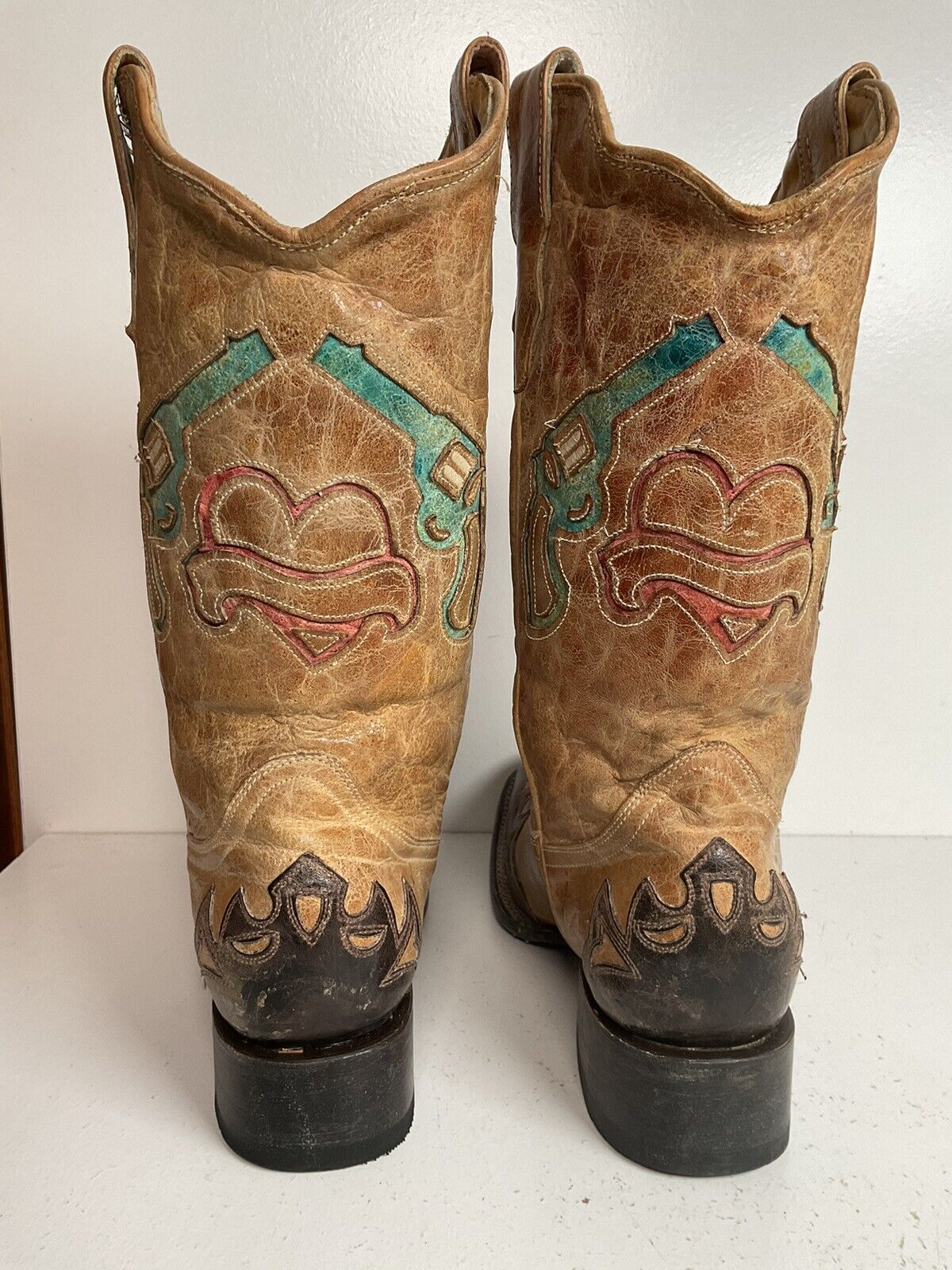 Corral Heart BreakerCowgirl Boots 11 M Wingtip Tooled Revolver Inlay