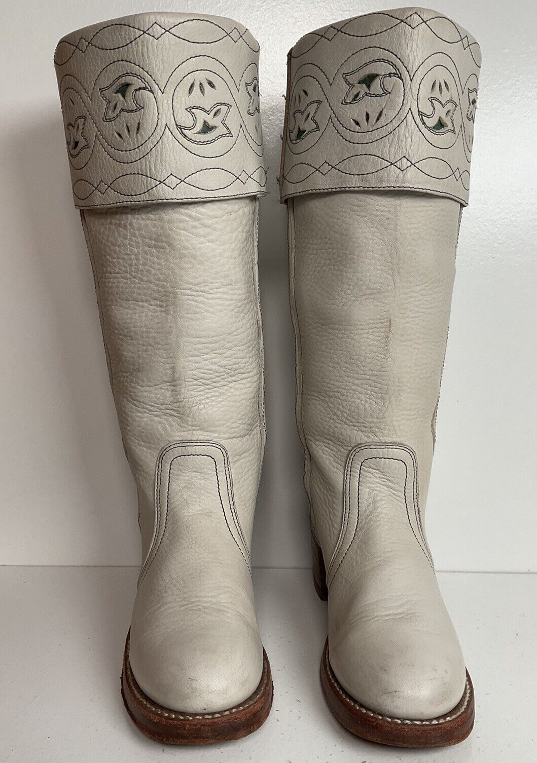 Vintage Frye Sabrina White Campus Boots 6 B Platform Cuffed Tooled Inlay