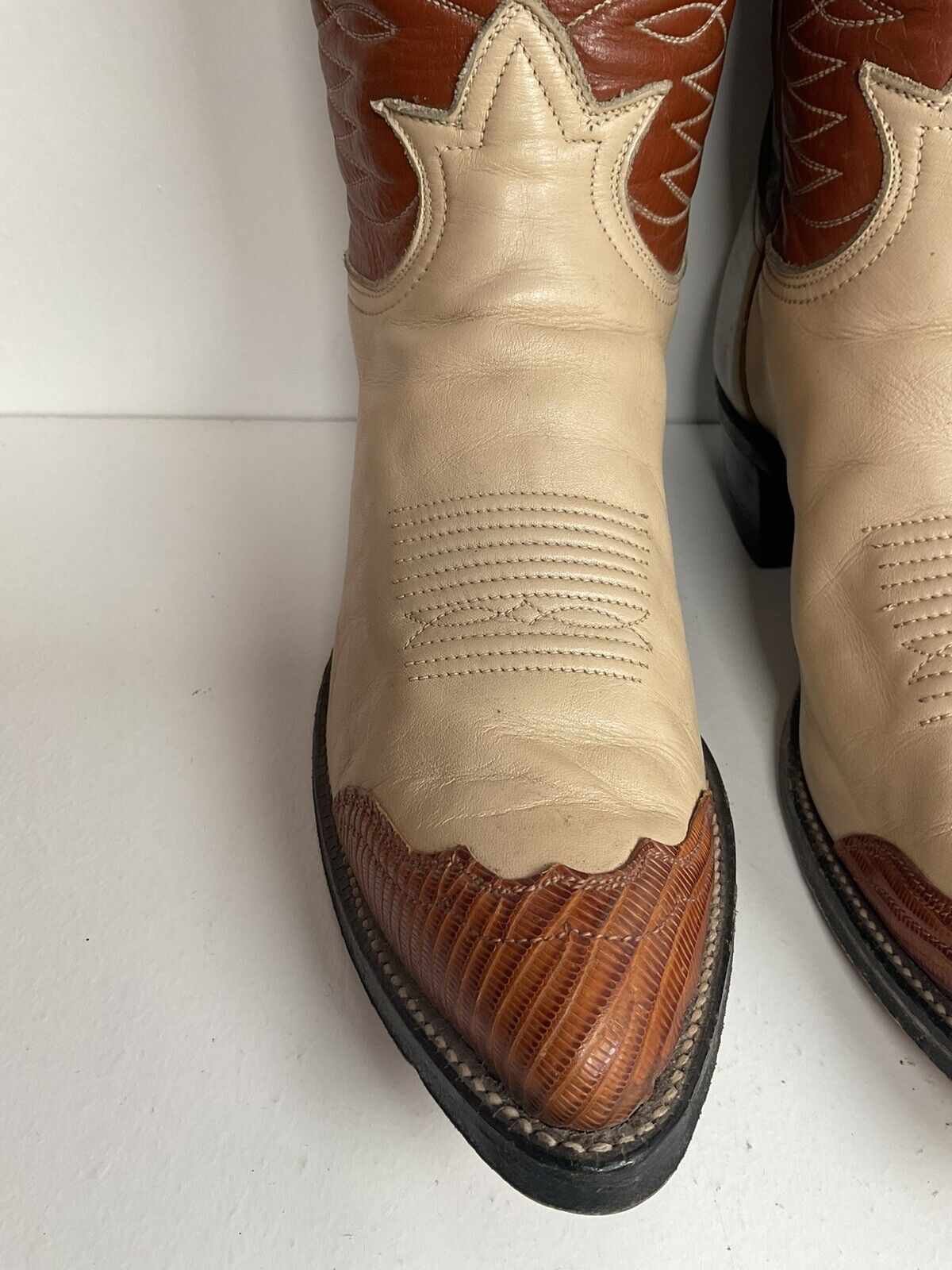 Vintage Tony Lama Wingtip Cowgirl Boots 6.5 B Creme Urban Cowboy