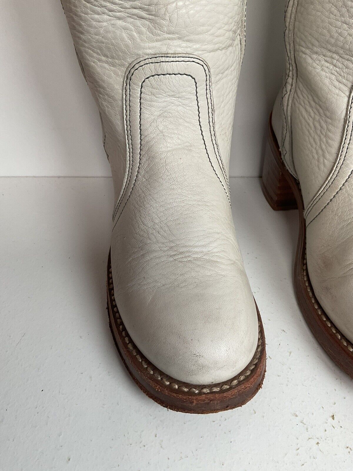 Vintage Frye Sabrina White Campus Boots 6 B Platform Cuffed Tooled Inlay